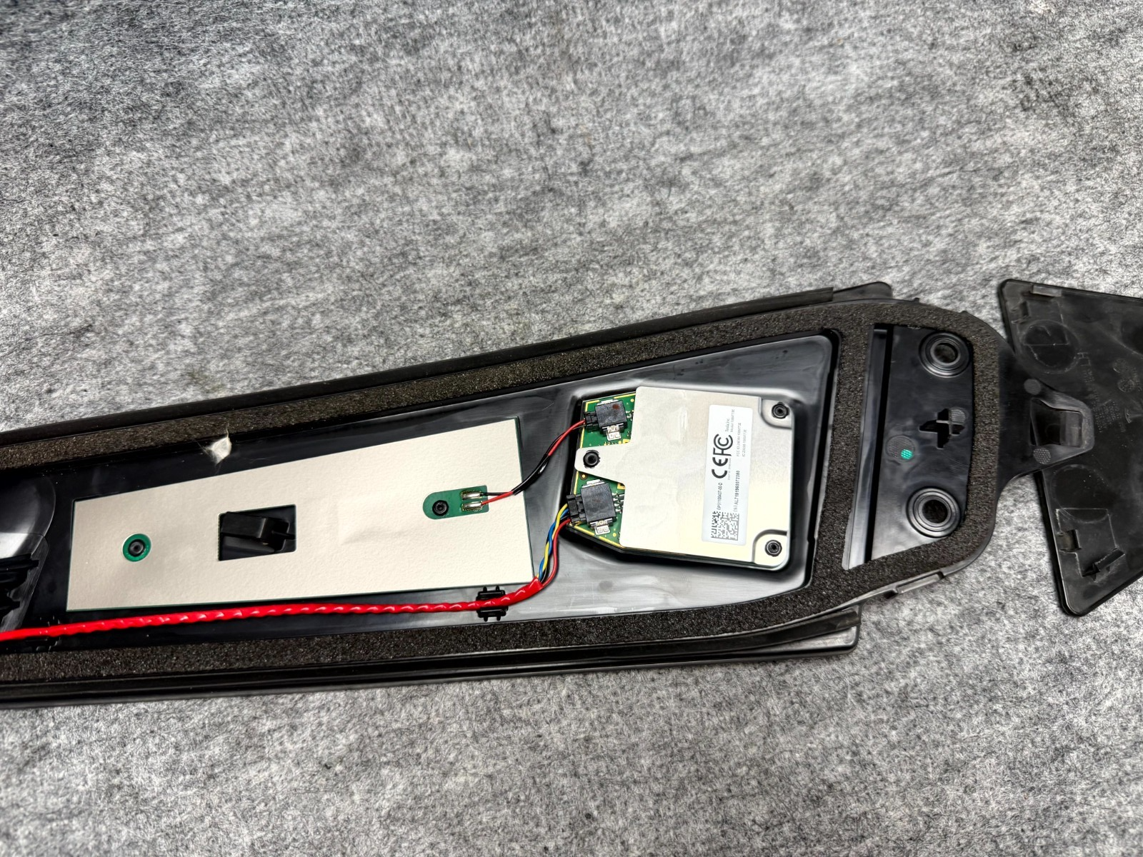 ♦️17-23 TESLA MODEL 3 LEFT B-PILLAR APPLIQUE TRIM W/ CAMERA OEM, 1109253-00-G