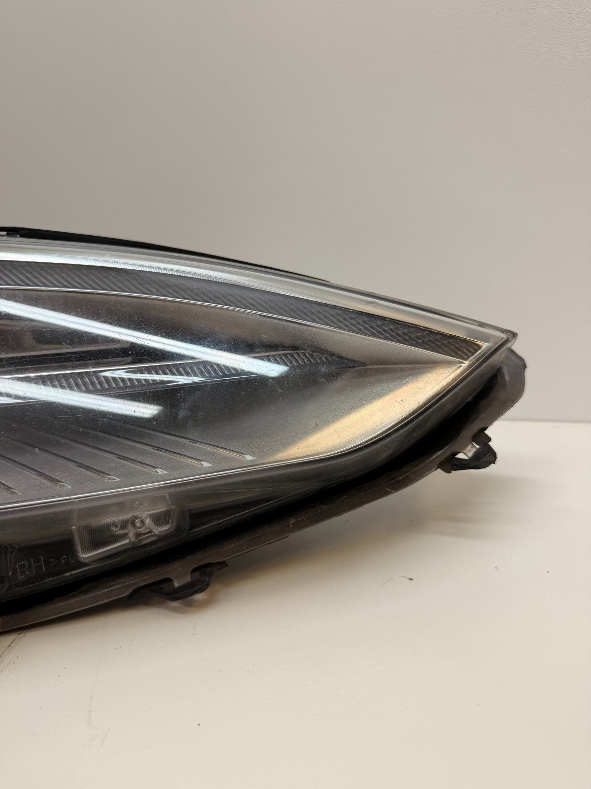 2012-2016 Tesla Model S Front Right Passenger Side Headlight Lamp 6005907-00-D