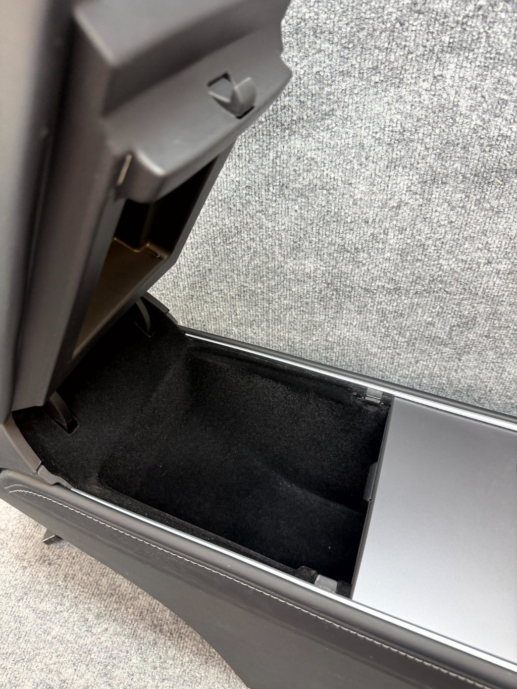 2020 - 2024 TESLA MODEL Y FRONT CENTER CONSOLE BASE FRAME PANEL OEM, 161752670C