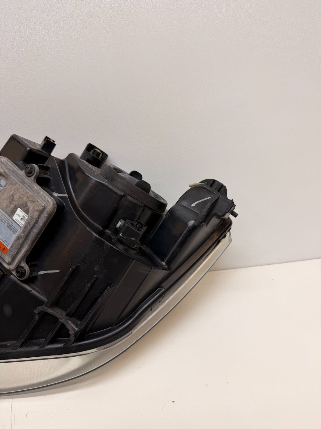 2012-2016 Tesla Model S Front Right Passenger Side Headlight Lamp 6005907-00-D