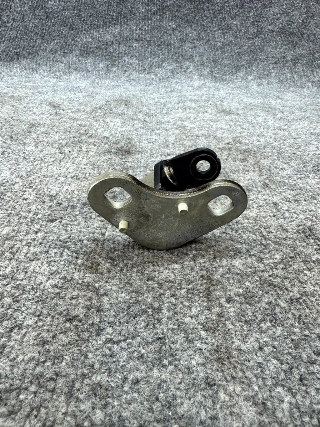 2020-2024 TESLA MODEL Y FRONT RIGHT PASSENGER SIDE DOOR HINGE OEM, 1626075-00-C