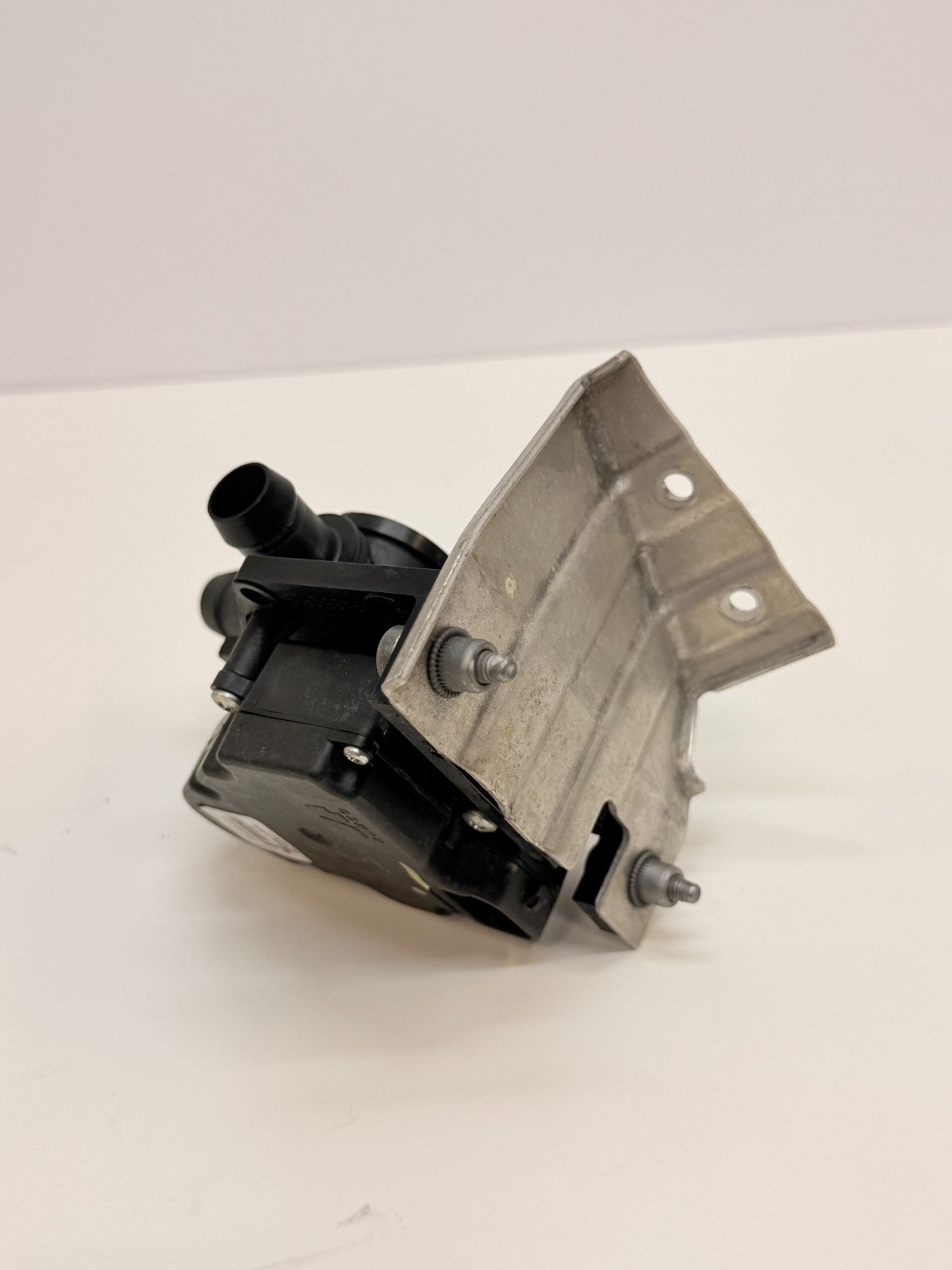 2012-2020 Tesla Model S Water Pump Cooling System Electric Motor W/ Bracket