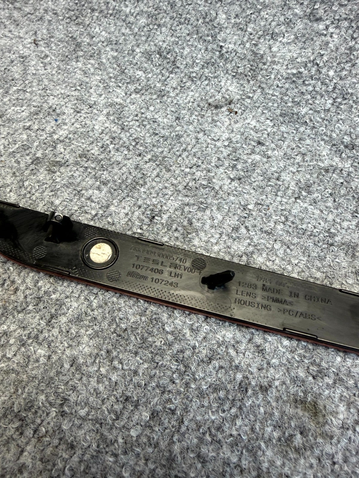 2017-2023 TESLA MODEL 3 REAR LEFT SIDE BUMPER REFLECTOR LIGHT OEM, 1077406-00-F