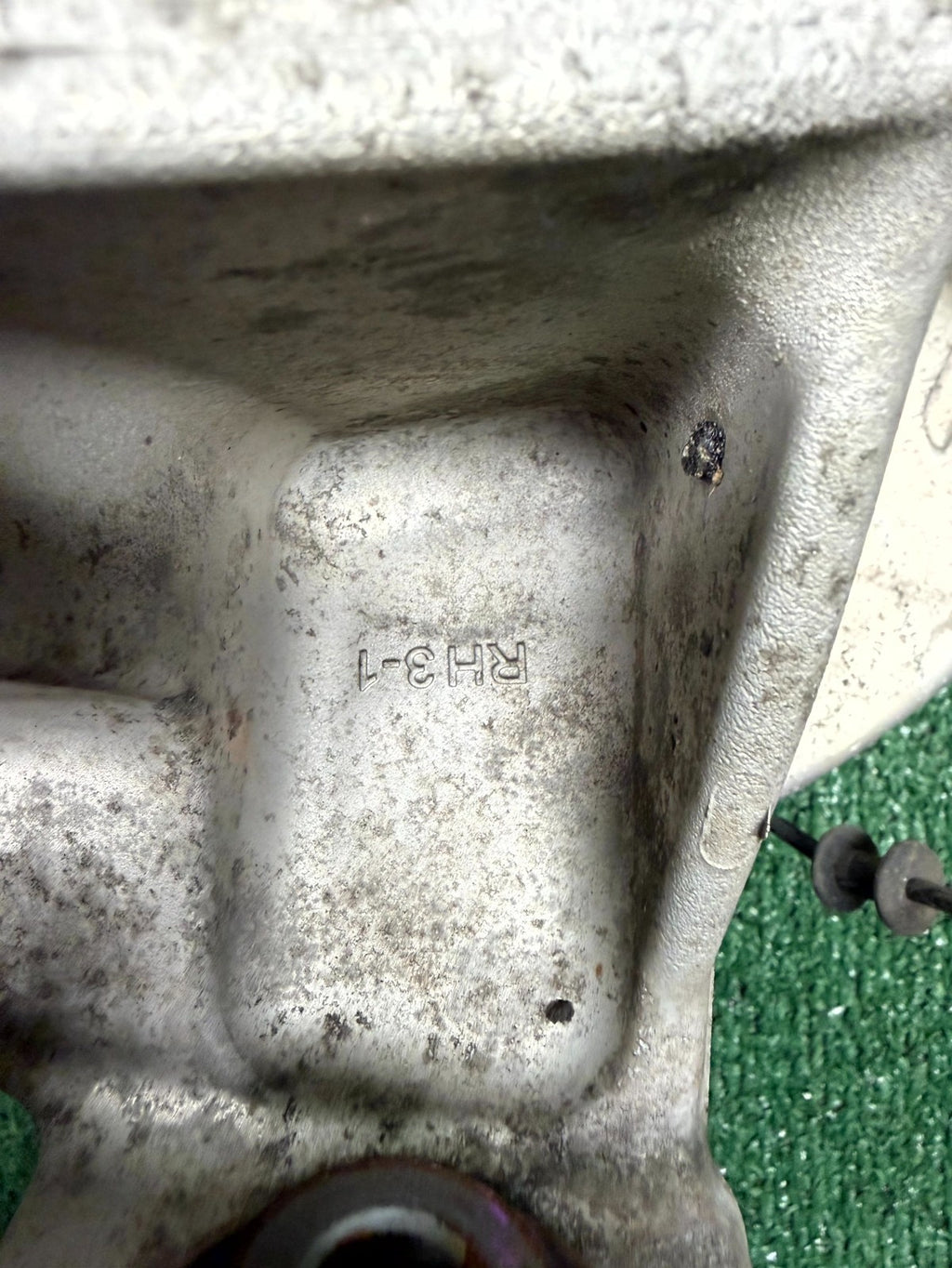 ♦️2020-2024 TESLA MODEL Y REAR RIGHT SIDE KNUCKLE SPINDLE HUB OEM, 1188416-00-F