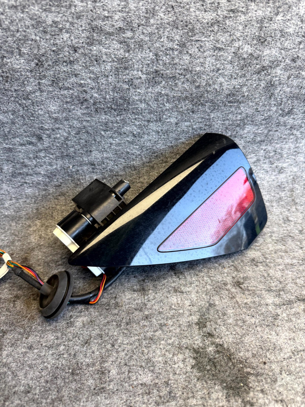 ♦️17–23 TESLA MODEL 3 REAR LEFT CHARGE CHARGING PORT REFLECTOR OEM, 1099953-00-E