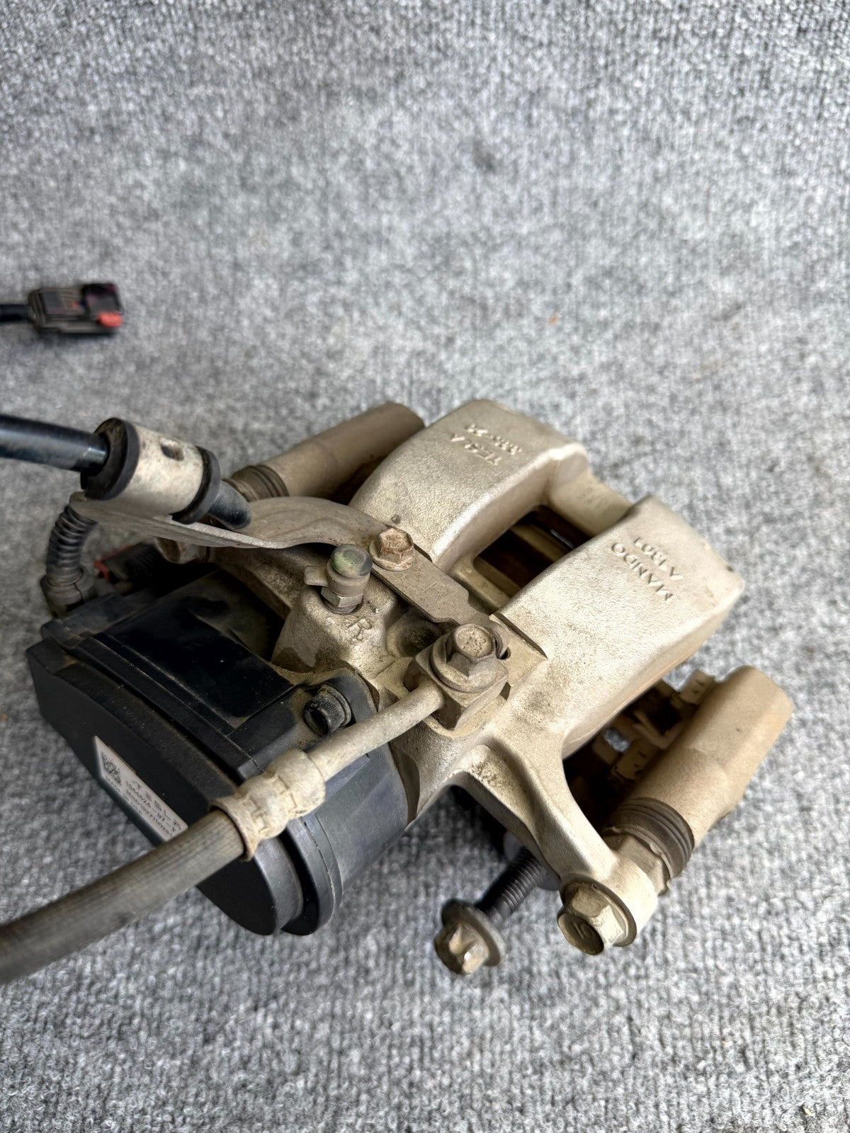 2017 – 2023 TESLA MODEL 3 REAR RIGHT SIDE BRAKE CALIPER W/ HOSE OEM 1044624-97-F