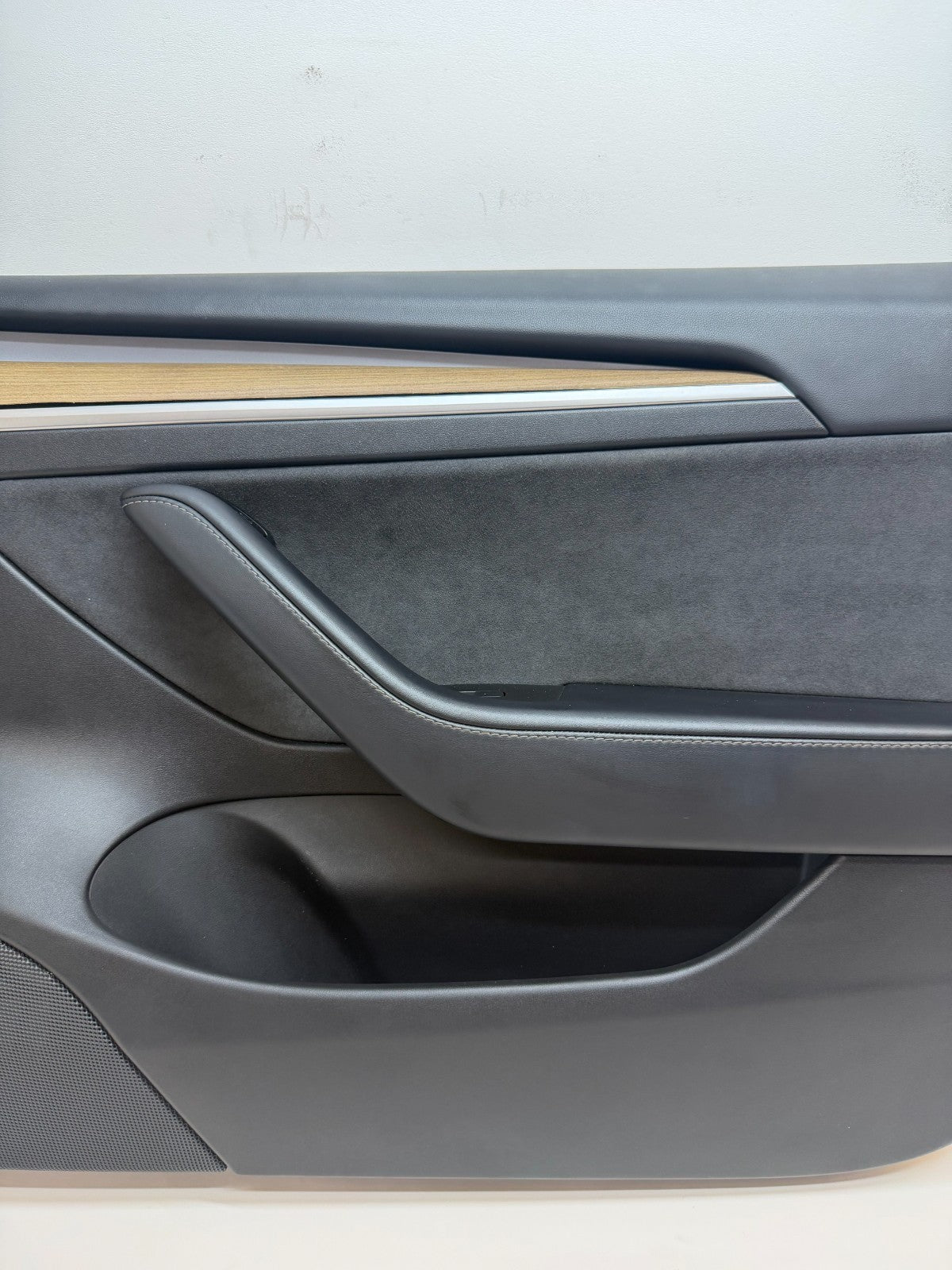 2017-2023 TESLA MODEL 3 FRONT RIGHT INTERIOR DOOR PANEL TRIM