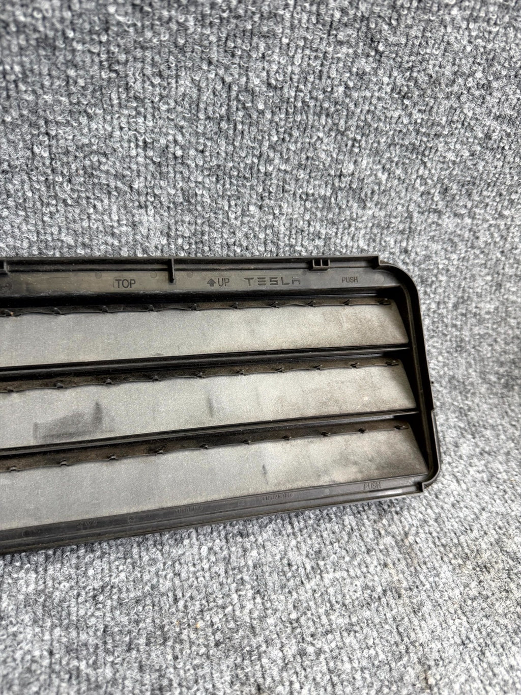 2017 - 2023 TESLA MODEL 3 AIR EXTRACTOR CABIN VENT GRILLE OEM, 1098751-00-C