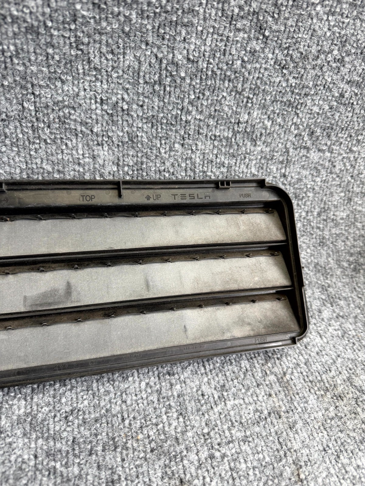 2017 - 2023 TESLA MODEL 3 AIR EXTRACTOR CABIN VENT GRILLE OEM, 1098751-00-C