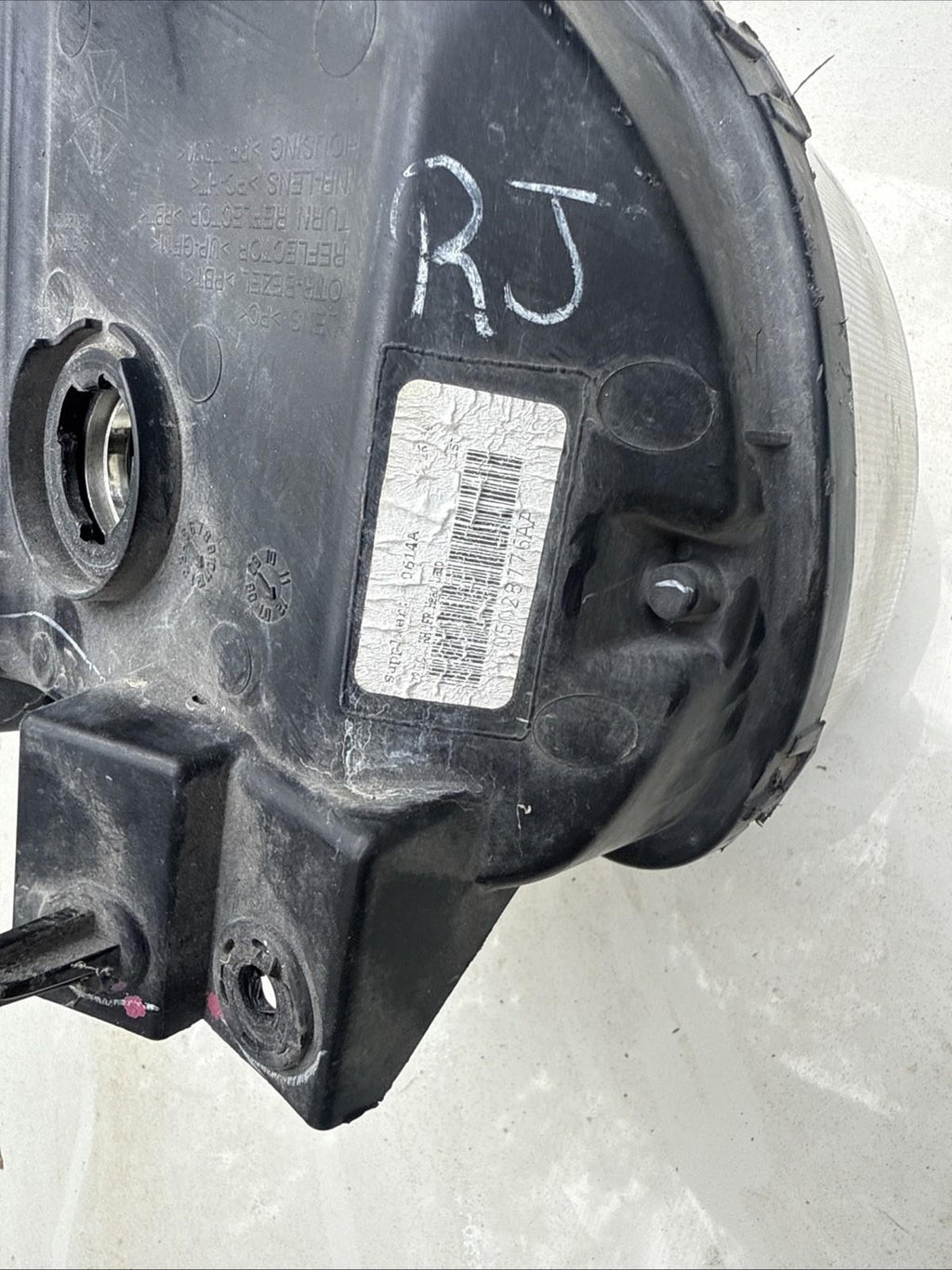 ♦️08-14 DODGE CHALLENGER LEFT SIDE HEADLIGHT HEADLAMP HALOGEN OEM, 05028777AA