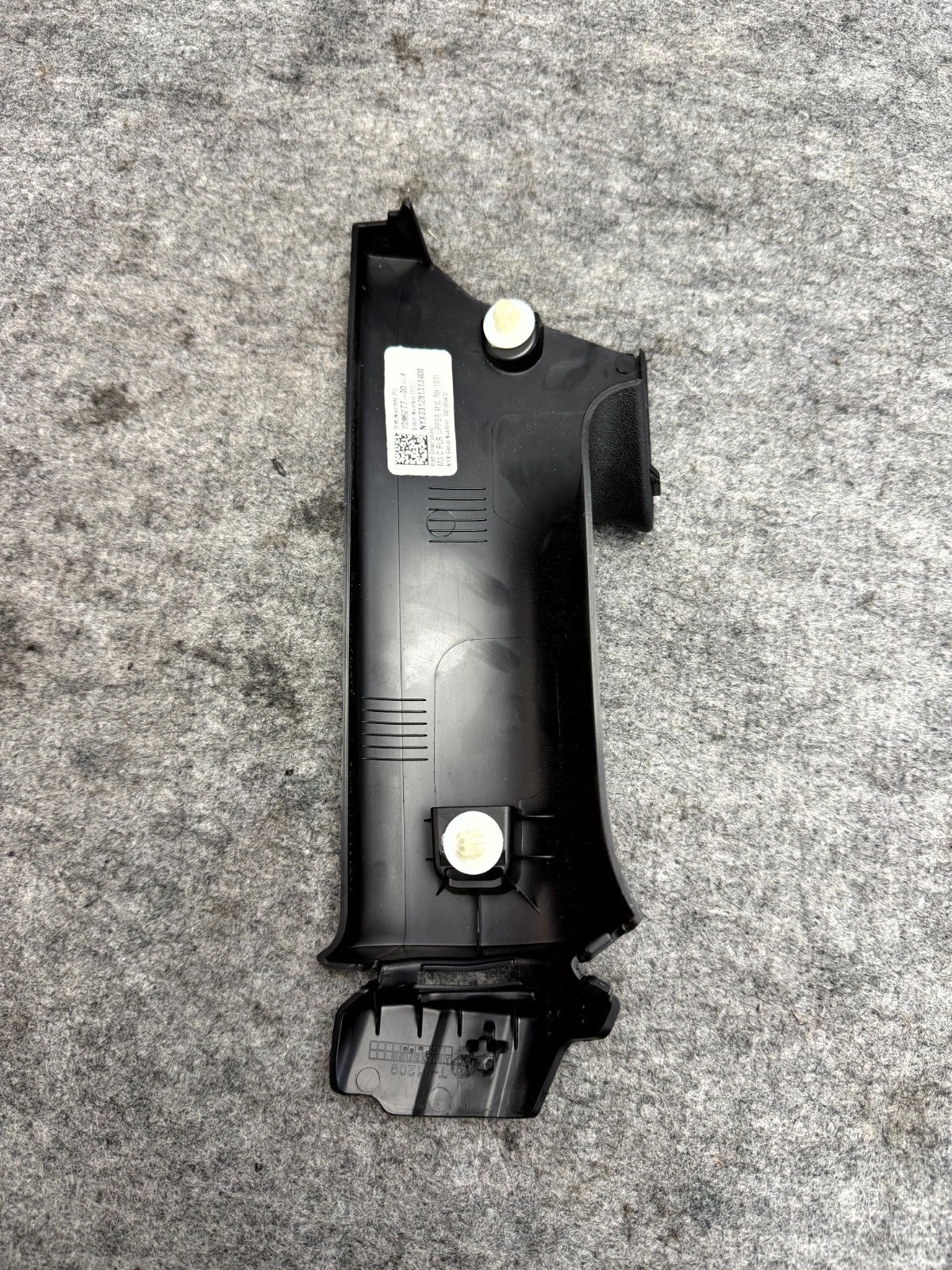 ♦️17–23 TESLA MODEL 3 REAR RIGHT SIDE C-PILLAR UPPER TRIM COVER OEM, 1086277-00H