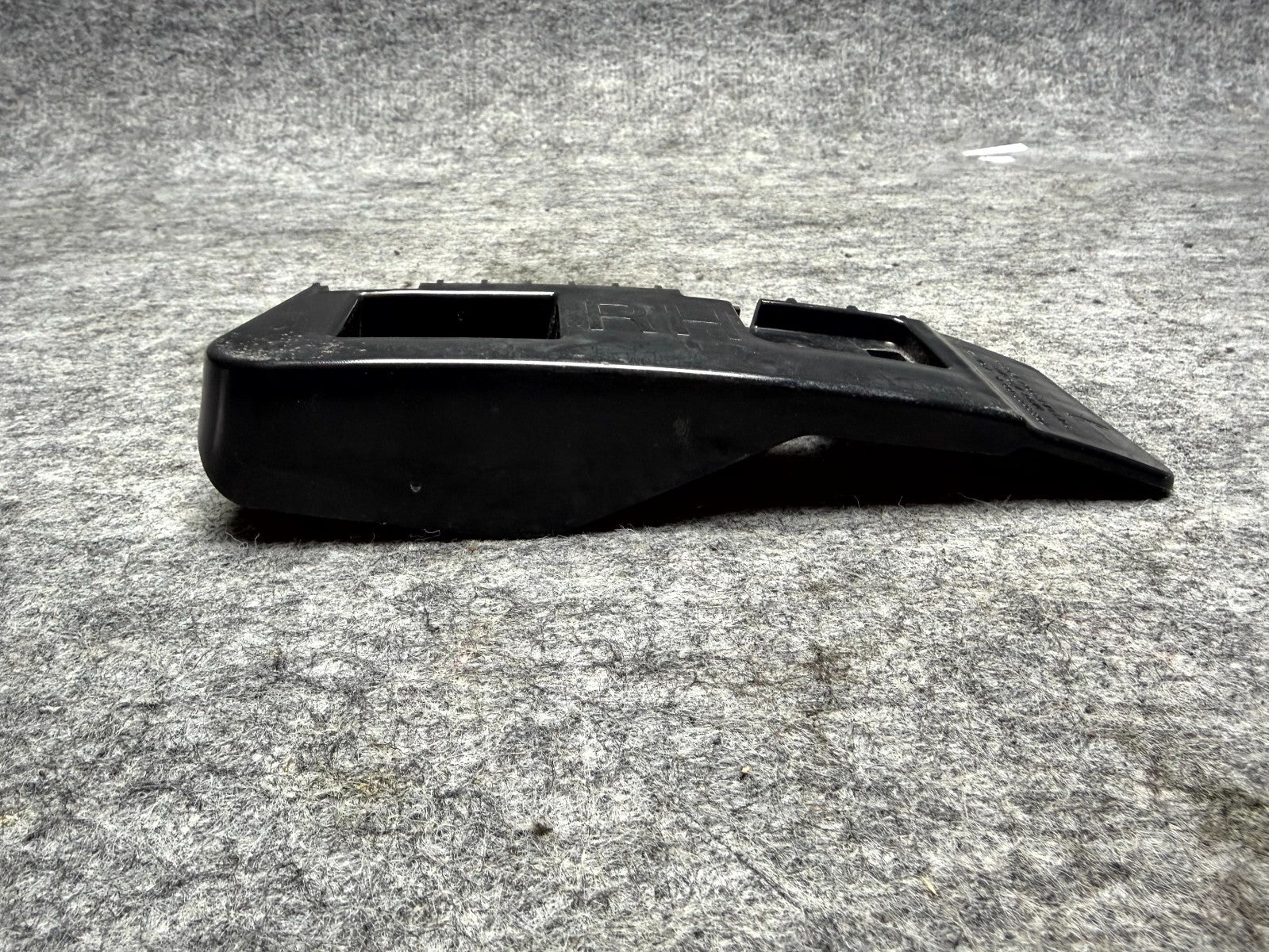 ♦️2017 - 2023 TESLA MODEL 3 RIGHT SIDE BUMPER BRACKET PLASTIC OEM, 1083993-00-D