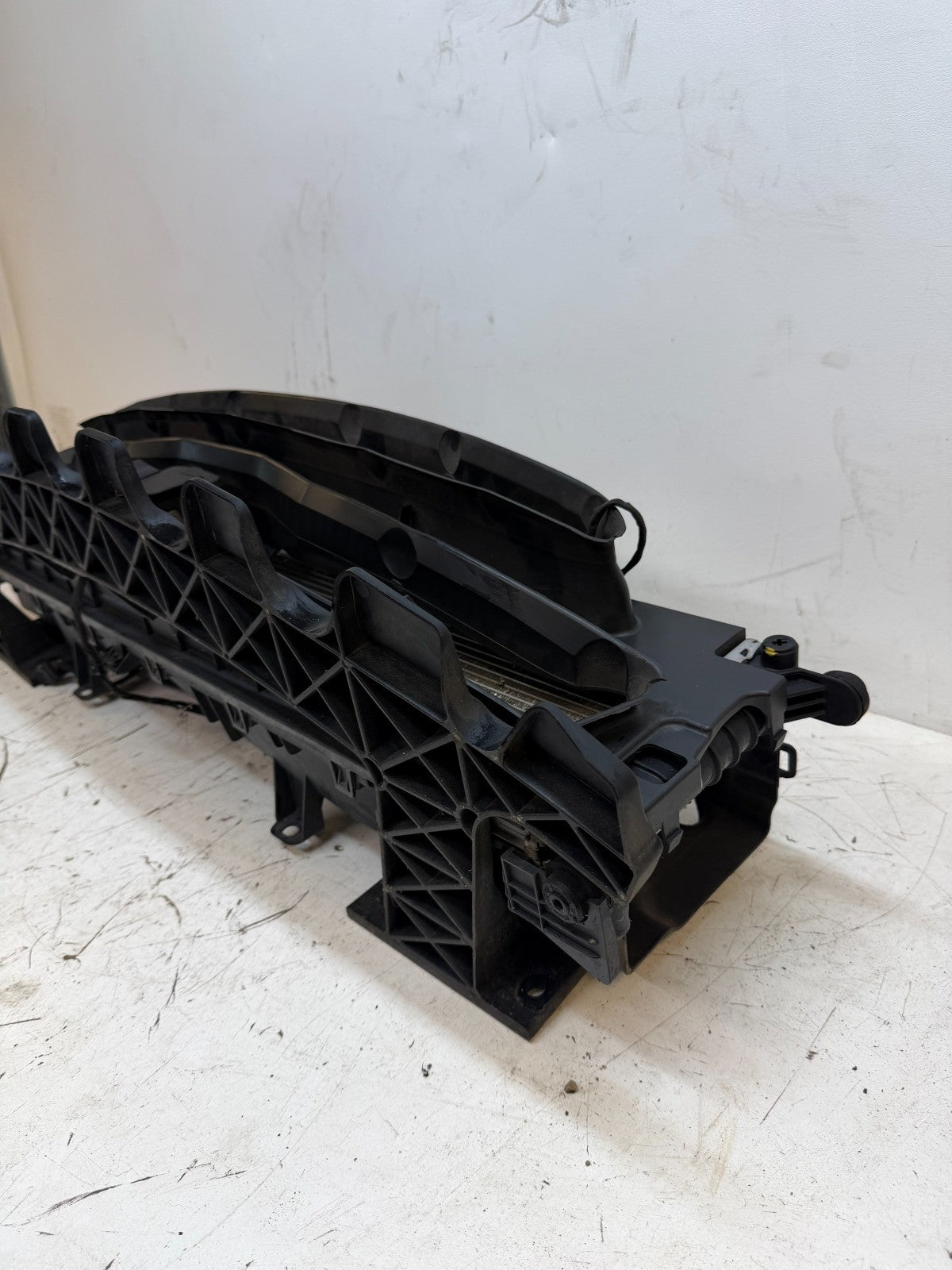 2012-2015 Tesla Model S Radiator Shutter Air Duct Center Intake Grille Assembly