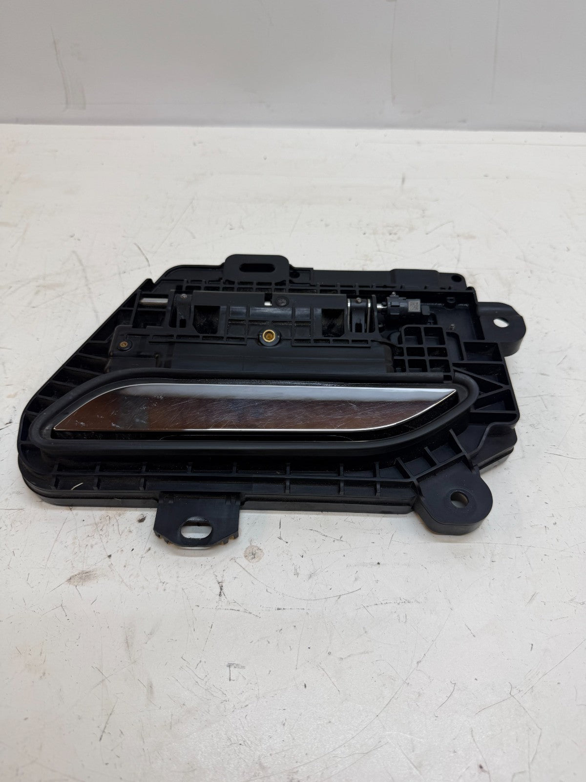 2016-2020 Tesla Model S Front Left Driver Side Exterior Door Handle 1100299-00-A