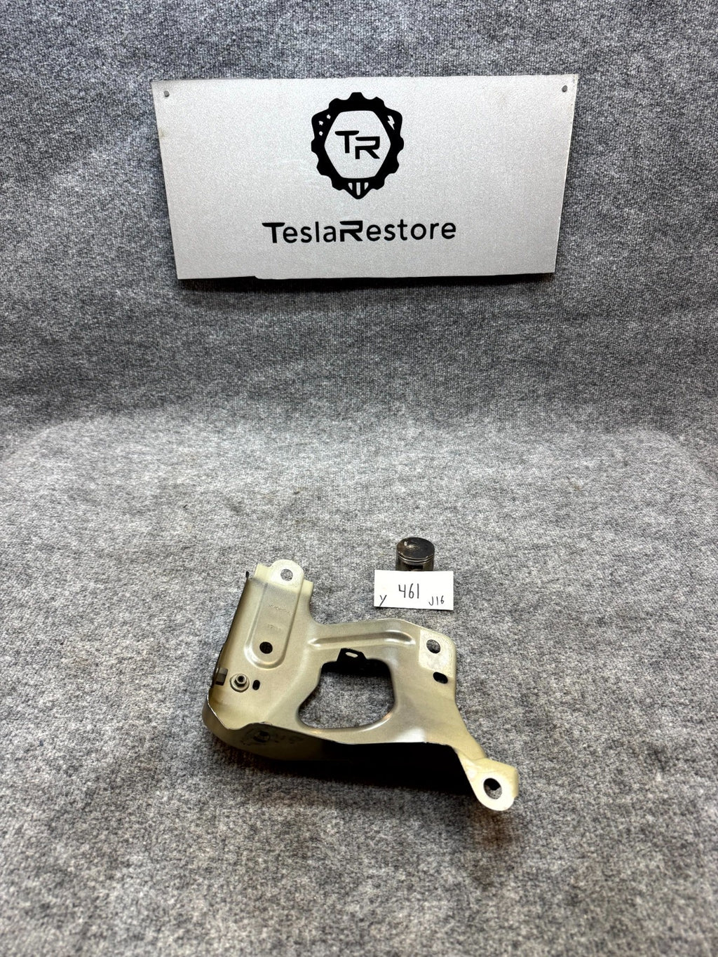 2020 - 2024 TESLA MODEL Y FRONT RIGHT SIDE FENDER BRACKET OEM, 1487492-00-A