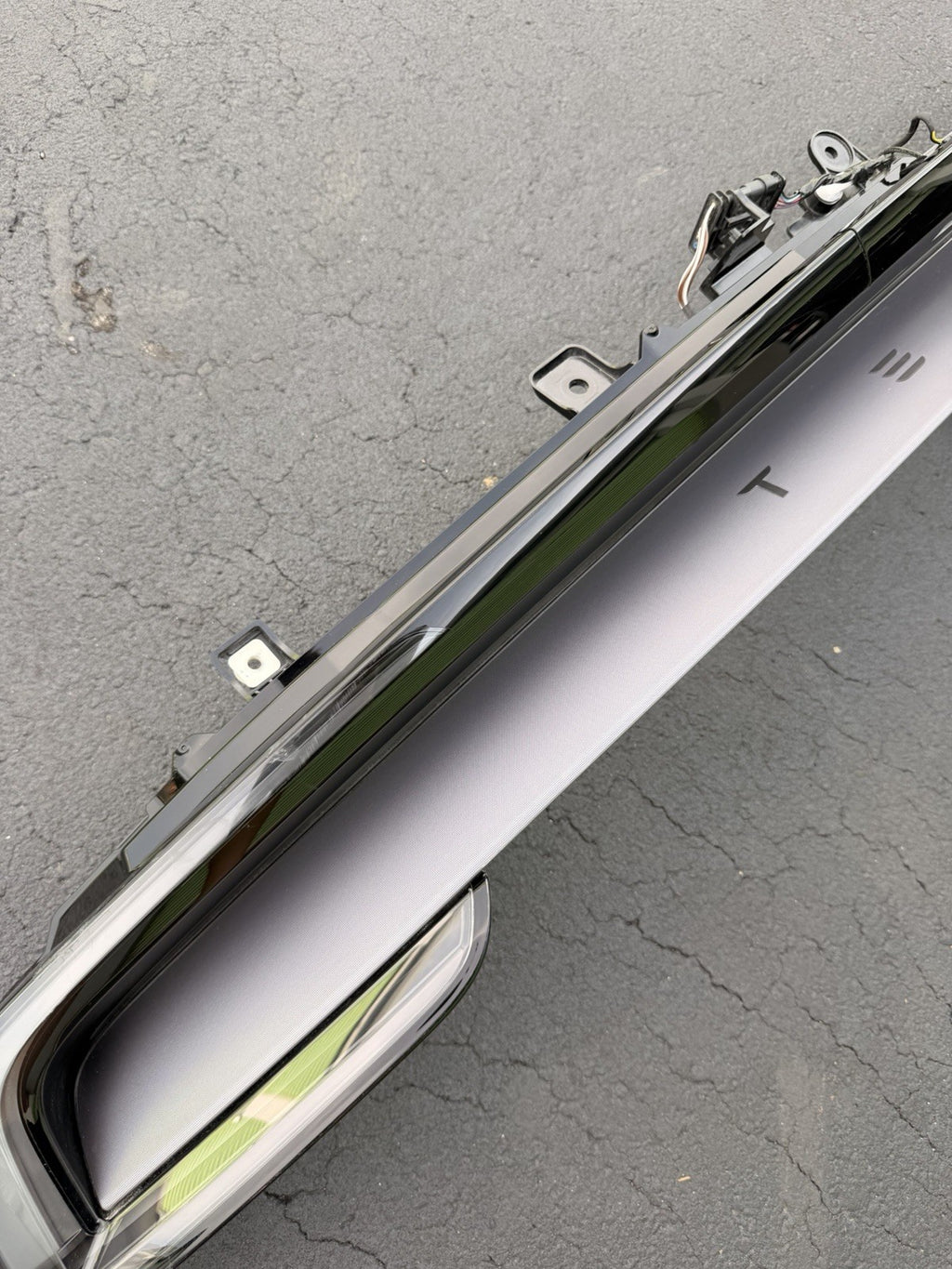 2025 2026 Tesla Model Y Rear Liftgate Lamp Light OEM 2004606-00-B