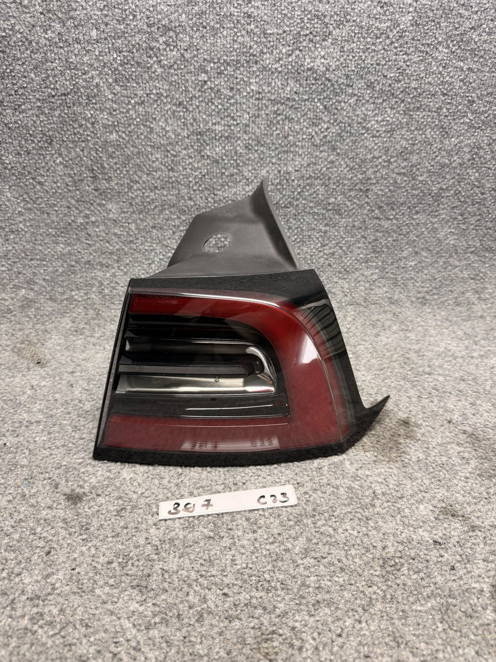 2021-2024 TESLA MODEL 3/Y RIGHT SIDE  TAIL LIGHT USED OEM (1502087-00-D) 4 Pin
