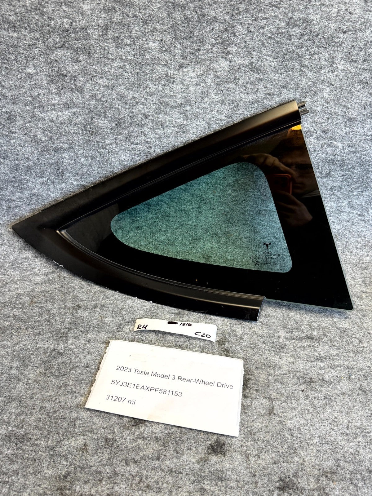 ♦️17-23 TESLA MODEL 3 REAR RIGHT QUARTER WINDOW GLASS W/ MOLDING OEM, 43R-011570