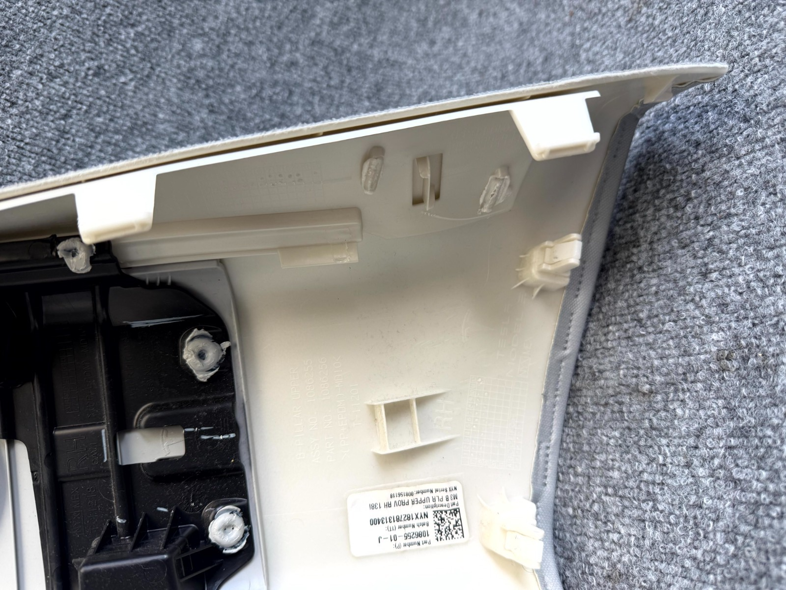 2017-2023 TESLA MODEL 3 RIGHT SIDE UPPER B PILLAR TRIM PANEL COVER OEM,108625501