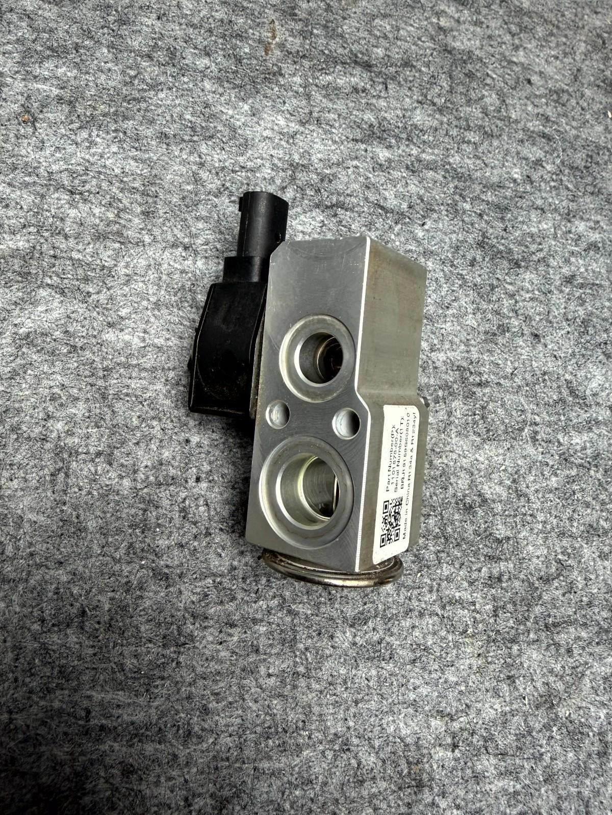 ♦️2017-2023 TESLA MODEL 3 HVAC AC HEATER CORE TUBE PIPE VALVE OEM, 1101878-00-A
