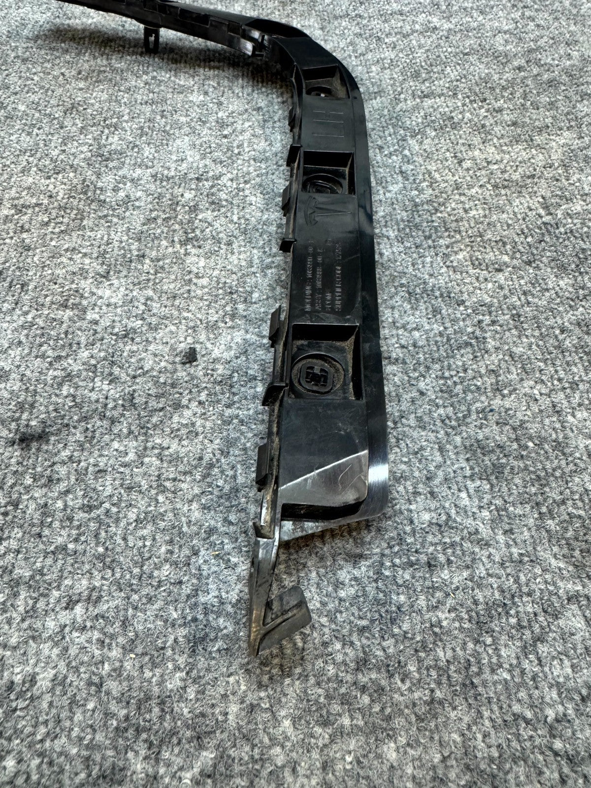 2017 - 2023 TESLA MODEL 3 REAR LEFT SIDE BUPMER MOUNT BRACKET OEM, 1083990-00-K