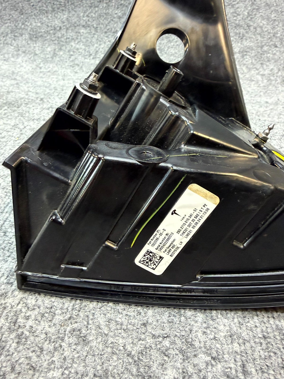 2020 - 2024 TESLA MODEL Y REAR LEFT DRIVER SIDE TAILLIGHT OEM, 1502088-00-D
