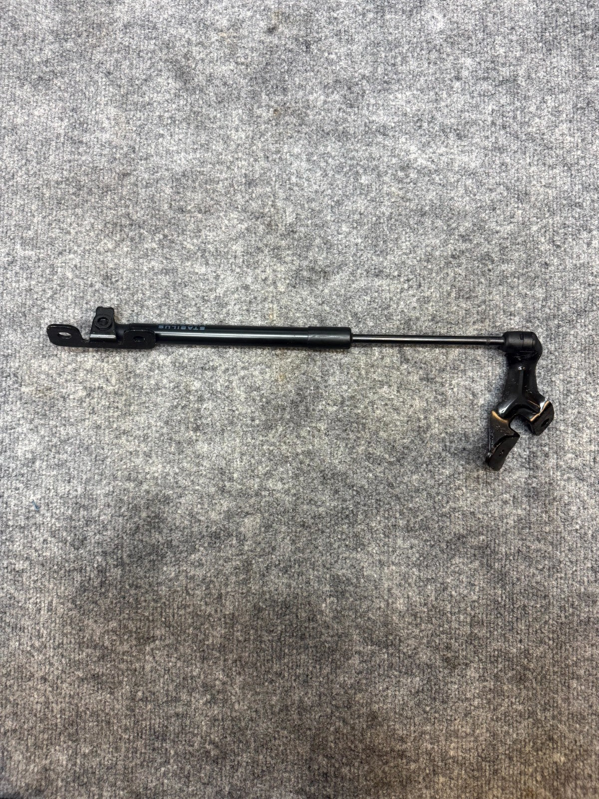 2017‑2023 TESLA MODEL 3 FRONT LH/RH HOOD STRUT SUPPORT BRACKET OEM, 1091472-00-B