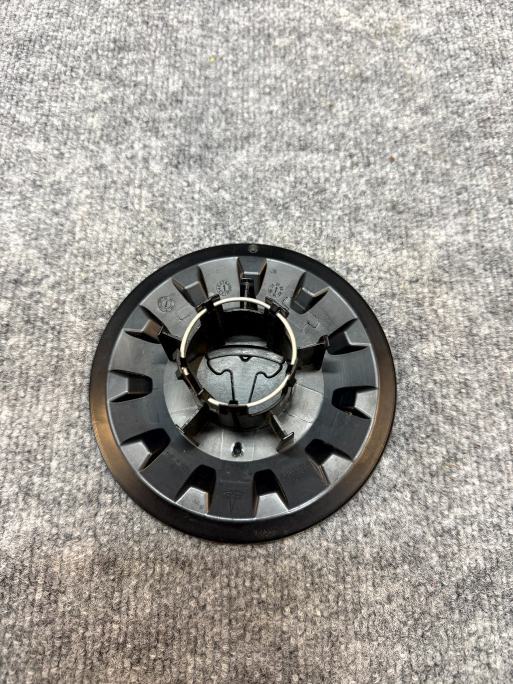 2020 - 2024 TESLA MODEL Y WHEEL CENTER CAP UBERTURBINE OEM, 1188236-00-A