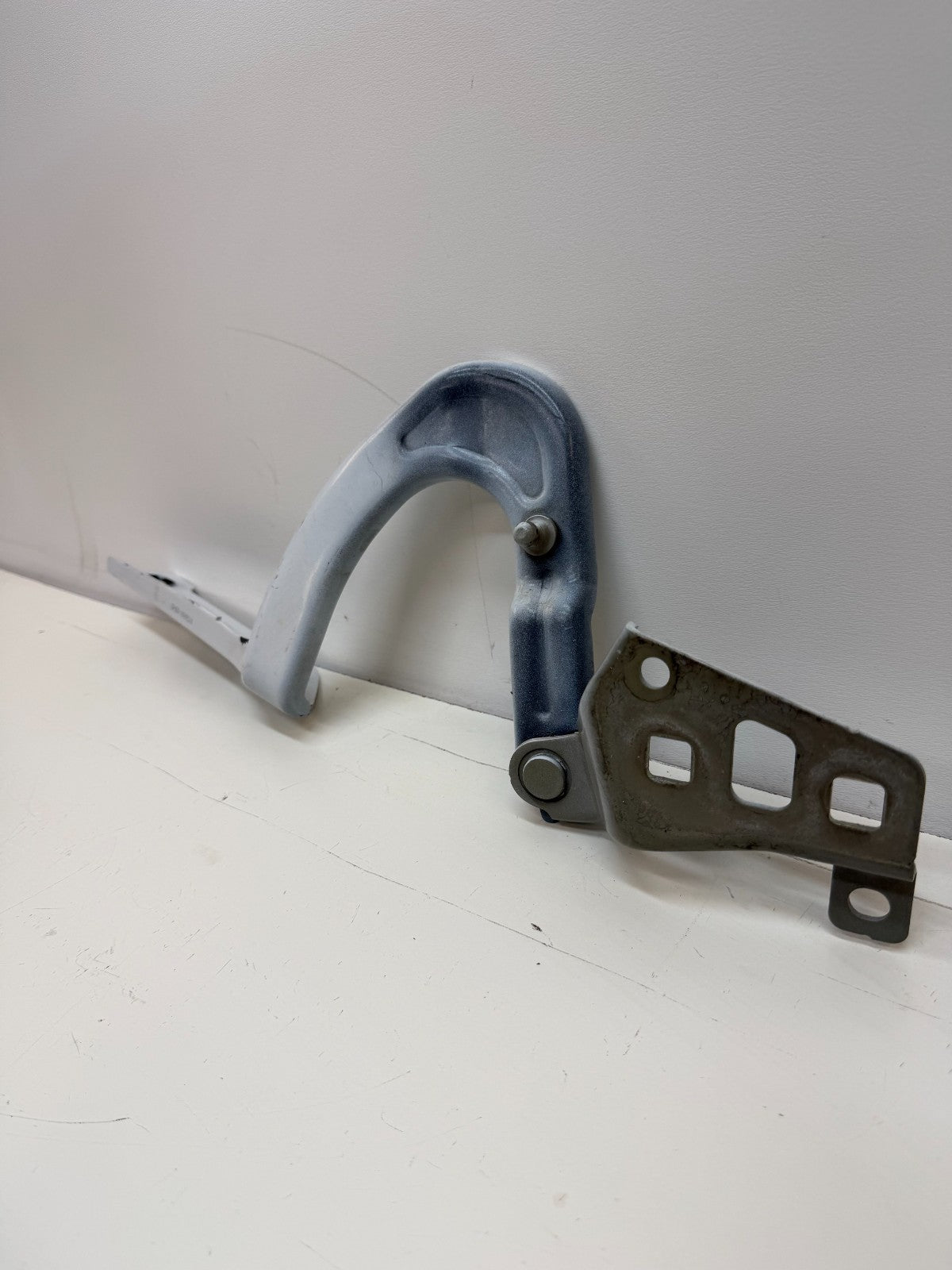 2020-2024 Tesla Model Y Front Right Passenger Side Hood Hinge 1496268-00-C