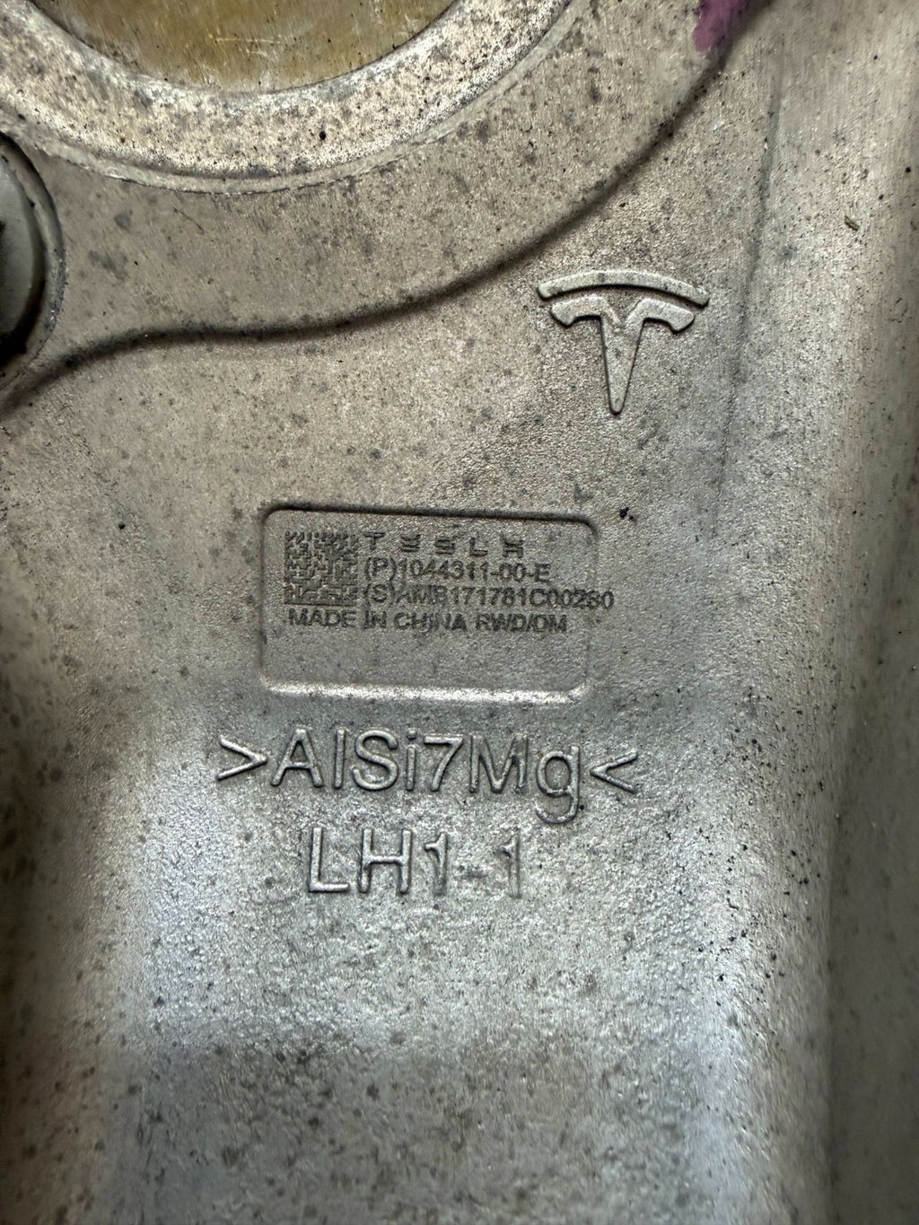 17-23 Tesla Model 3 Front Left Knuckle Spindle RWD w/ Hub & Dust Shield