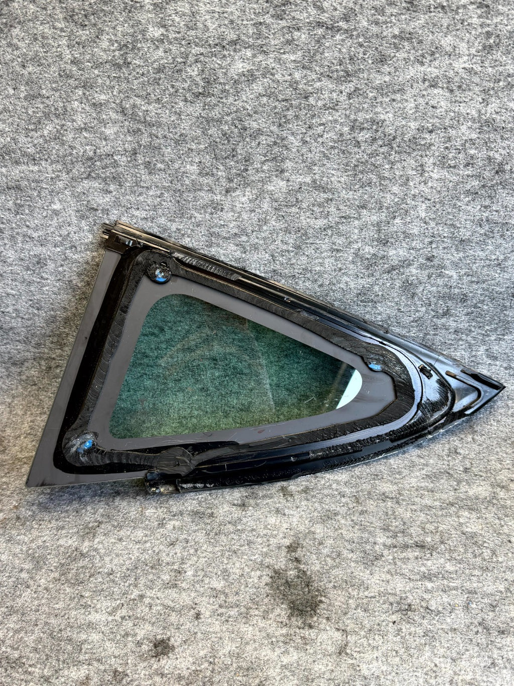 ♦️17-23 TESLA MODEL 3 REAR RIGHT QUARTER WINDOW GLASS W/ MOLDING OEM, 43R-011570