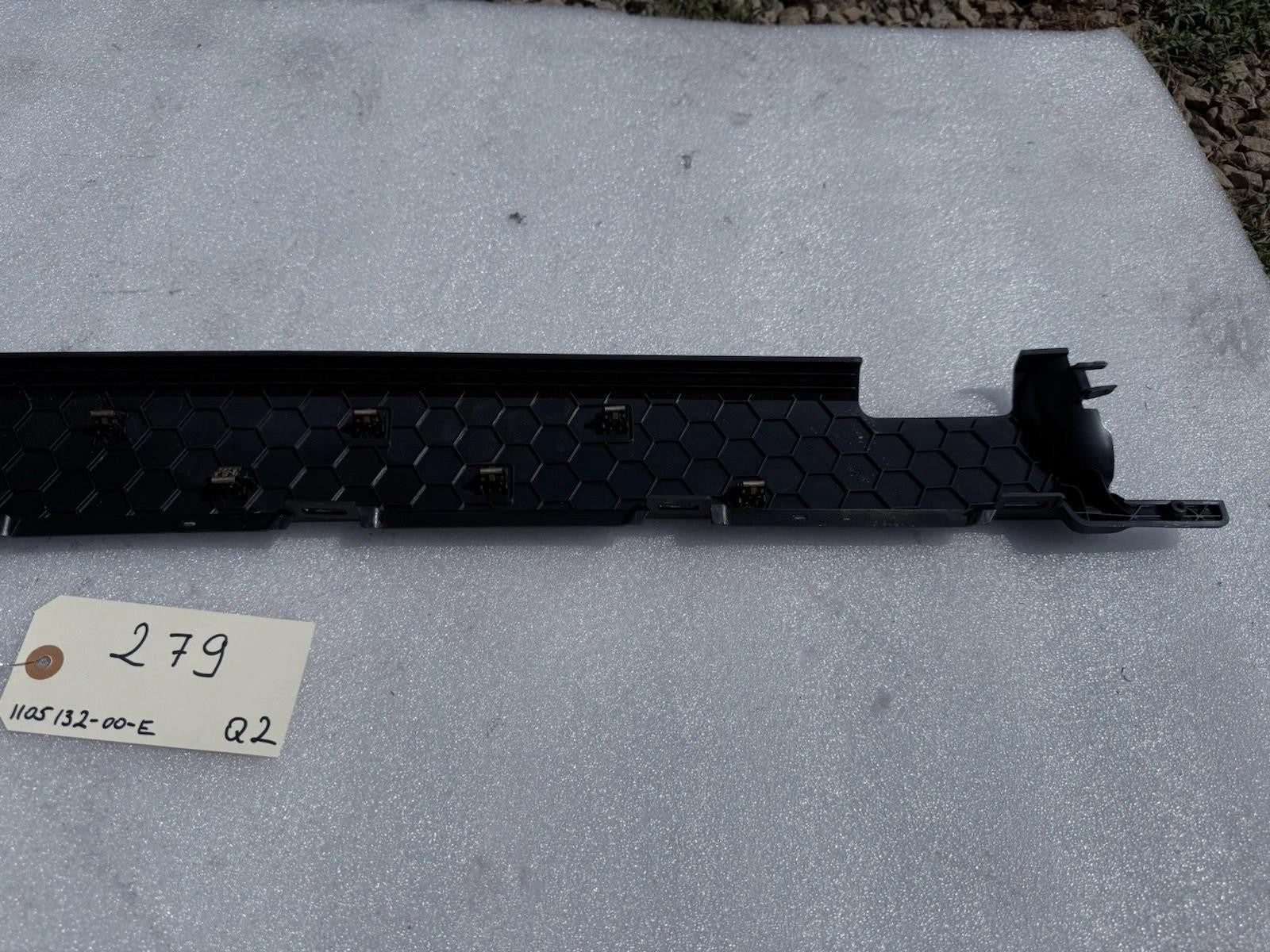 ♦️16-22 TESLA MODEL X REAR LEFT PLASTIC SPINE RACETRACK TRIM LH OEM, 110513200E