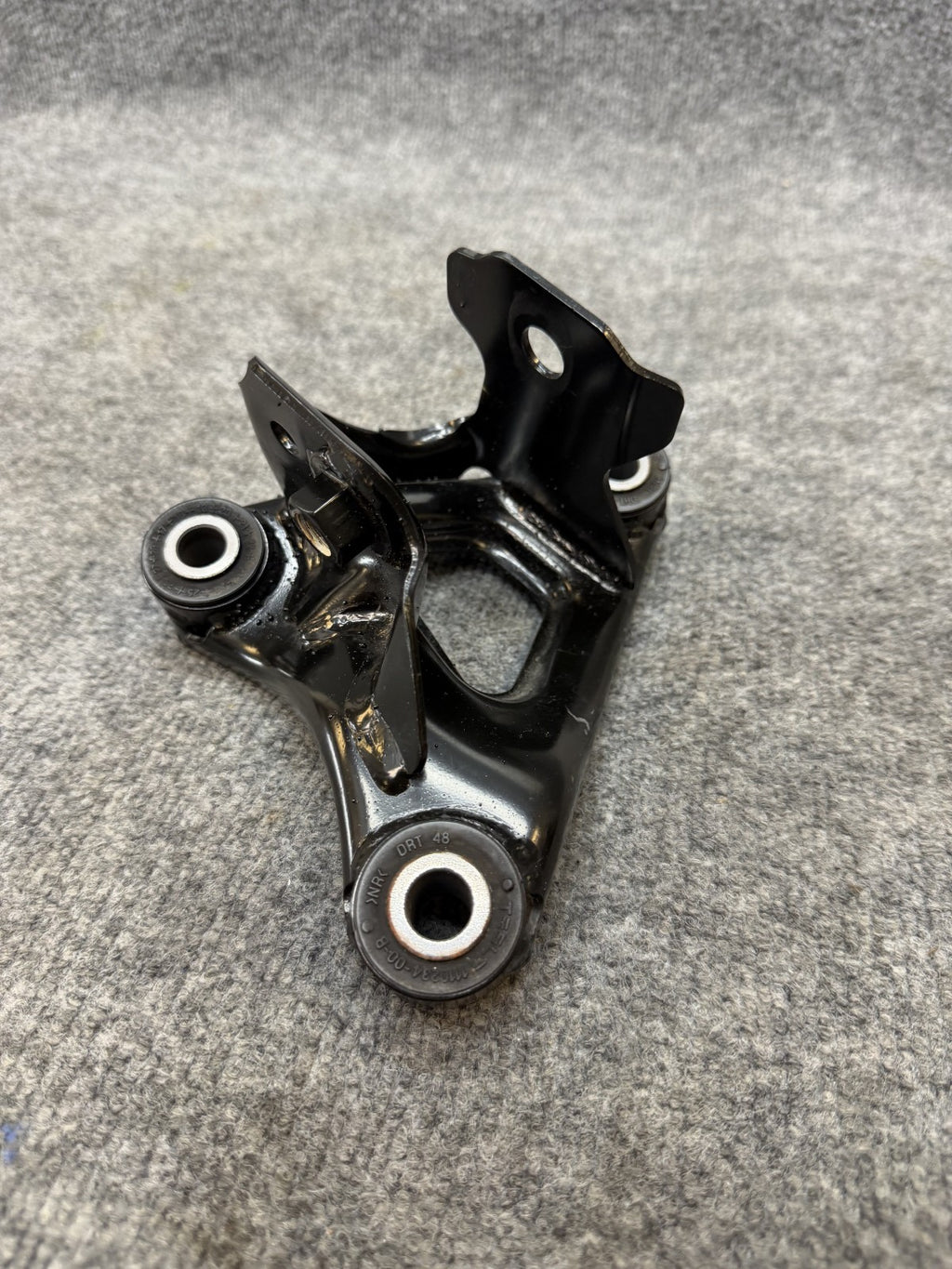 20-24 TESLA MODEL Y FRONT LEFT DRIVE UNIT MOUNT SUPPORT BRACKET OEM,1110233-00-C