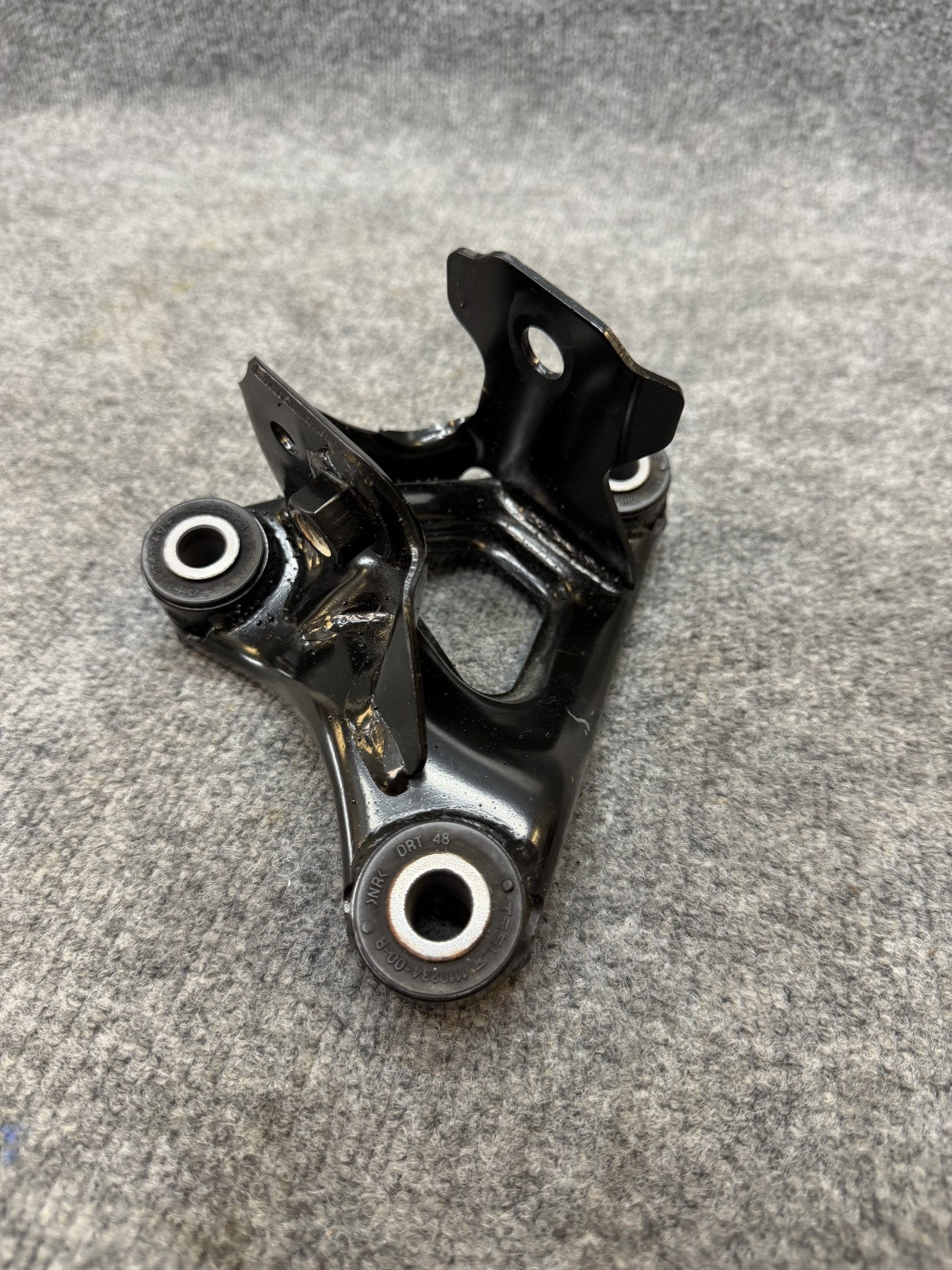 20-24 TESLA MODEL Y FRONT LEFT DRIVE UNIT MOUNT SUPPORT BRACKET OEM,1110233-00-C