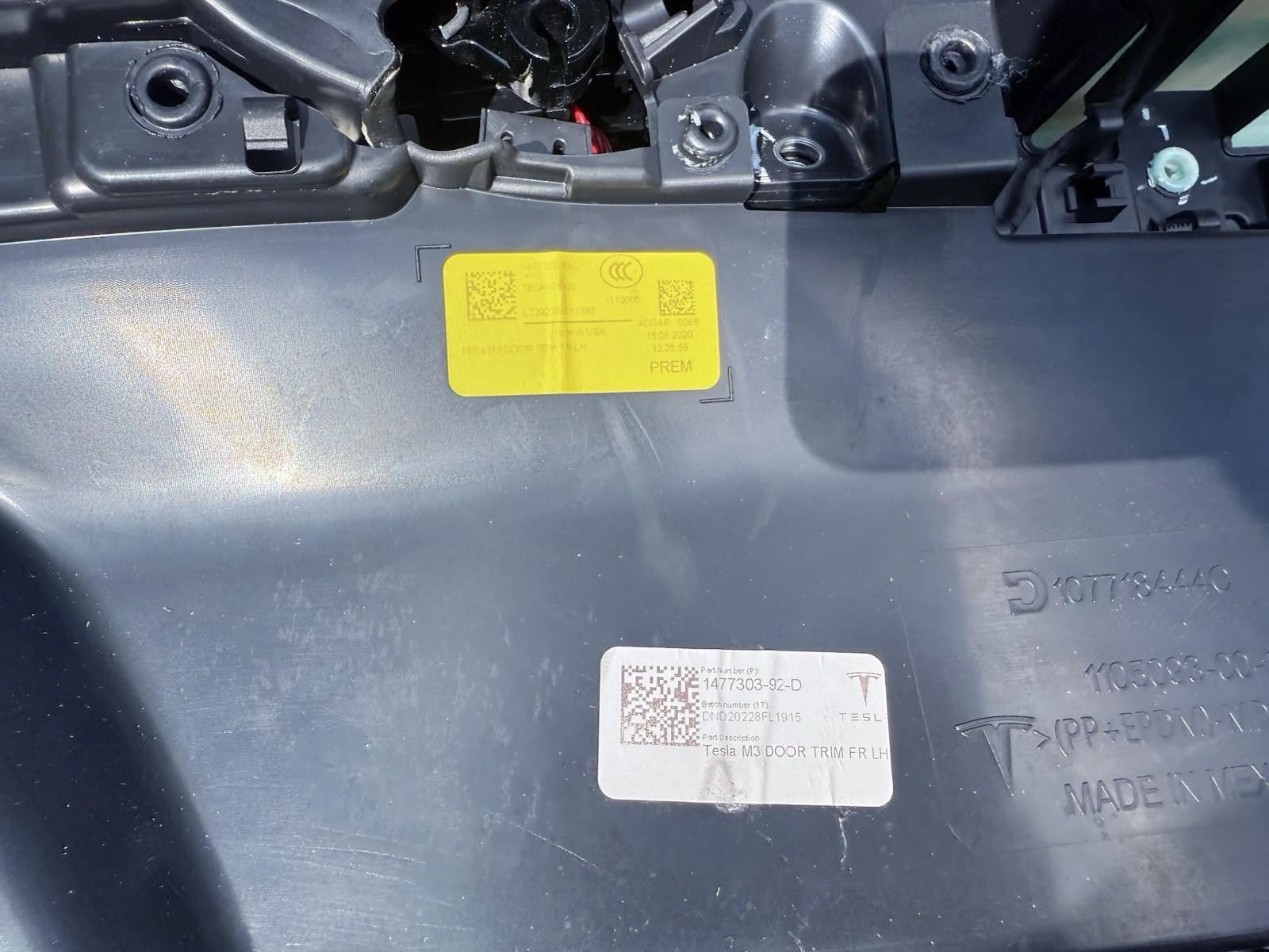 ♦️2016-2020 TESLA MODEL X FRONT LEFT SIDE DOOR TRIM PANEL OEM, 1055327-21-M