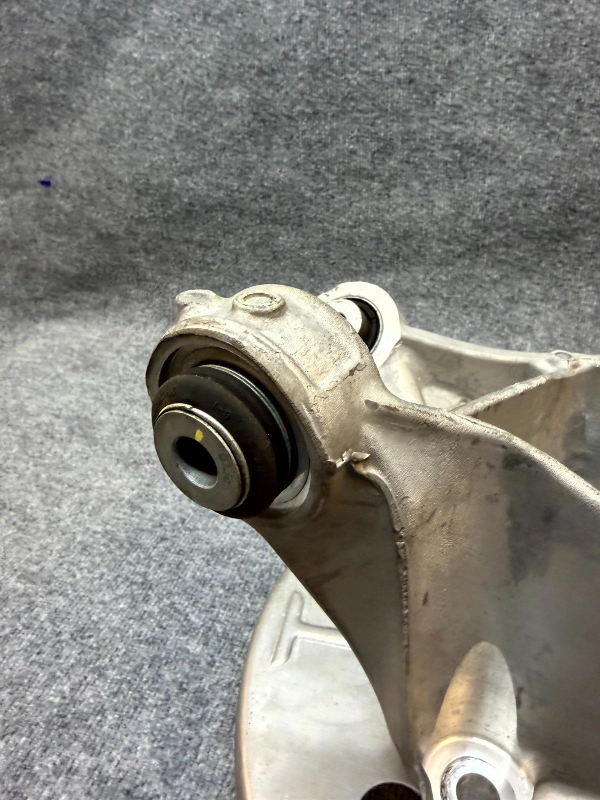 2020-2024 TESLA MODEL Y REAR RIGHT SPINDLE KNUCKLE HUB & SHIELD OEM,1188416-00-F
