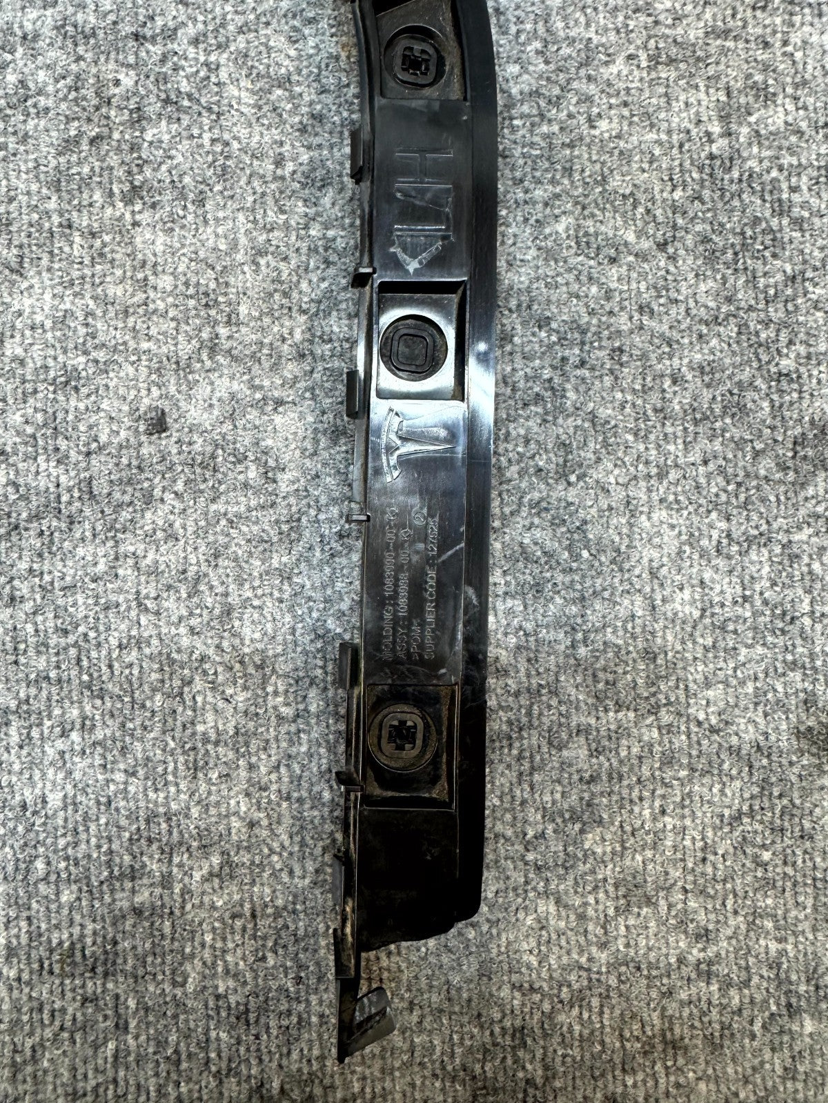 2017 - 2023 TESLA MODEL 3 REAR LEFT SIDE BUPMER MOUNT BRACKET OEM, 1083990-00-K