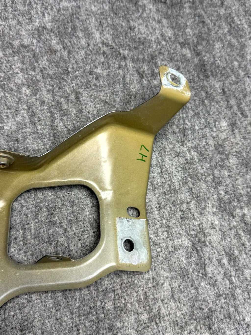 ♦️17–23 TESLA MODEL 3 FRONT LEFT SIDE FENDER SUPPORT BRACKET OEM, 1086017-00-D