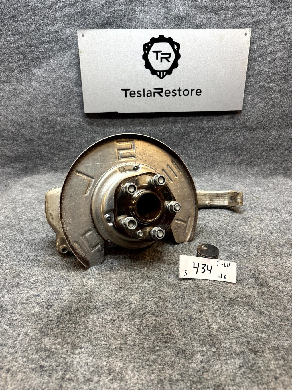2017 - 2023 TESLA MODEL 3 FRONT LEFT SIDE SPINDLE KNUCKLE HUB OEM, 1044311-00-E