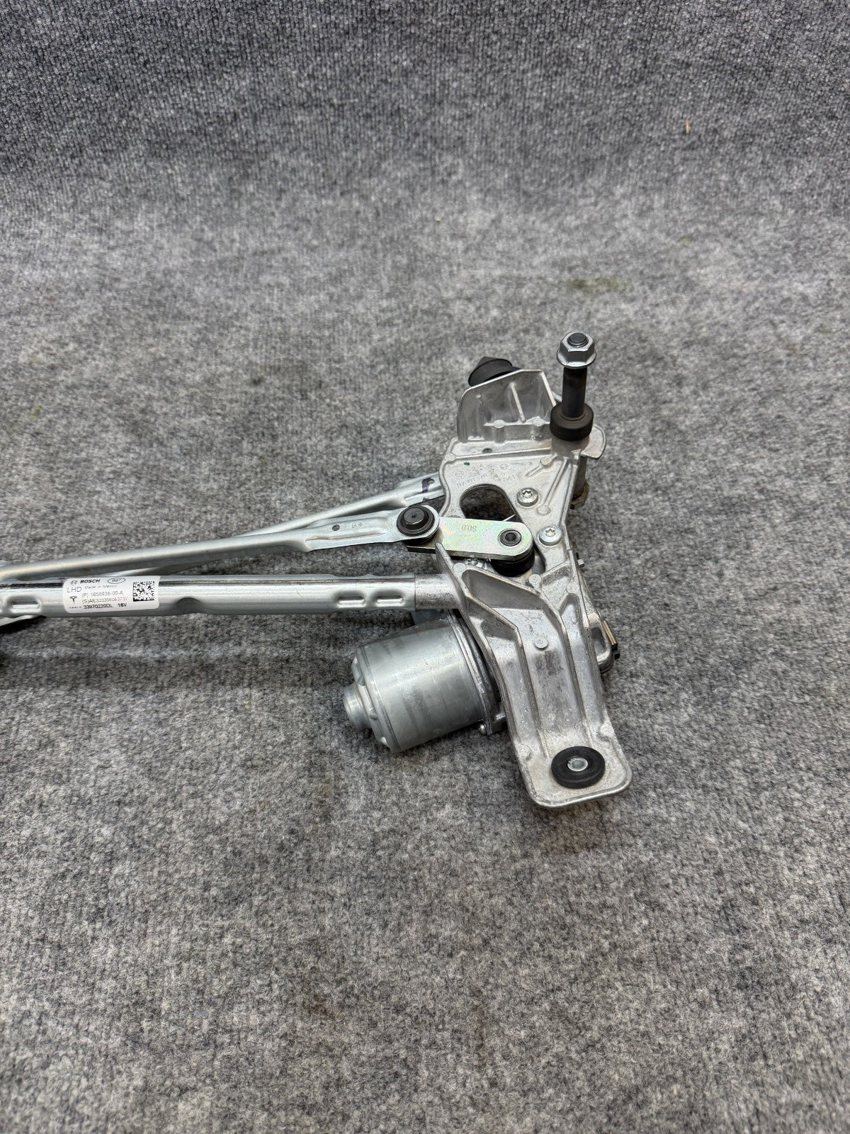 2017 - 2024 TESLA MODEL Y/3 WINDSHIELD WIPER LINKAGE W/ MOTOR OEM, 1658936-00-A