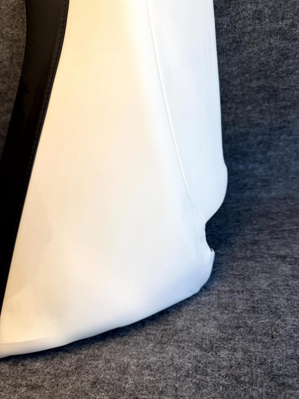 ♦️17-23 TESLA MODEL 3 REAR RIGHT 2ND ROW SEAT BOLSTER COVER OEM, 1096031-02-I