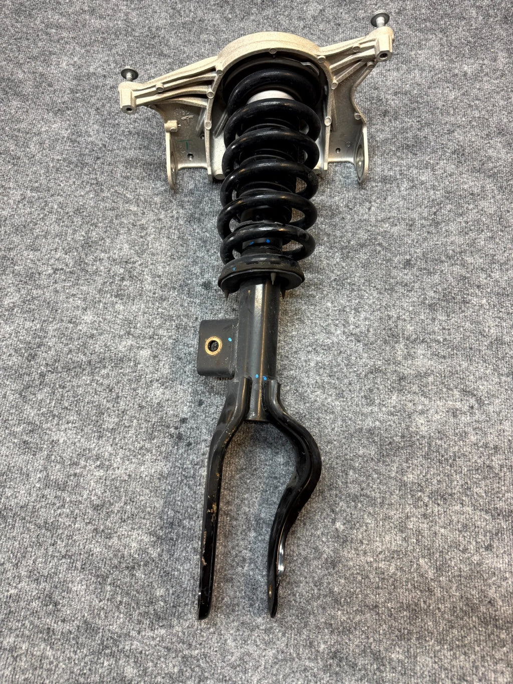2020 - 2024 TESLA MODEL Y FRONT RIGHT SIDE SHOCK STRUT ABSORBER OEM 1188376-00-D