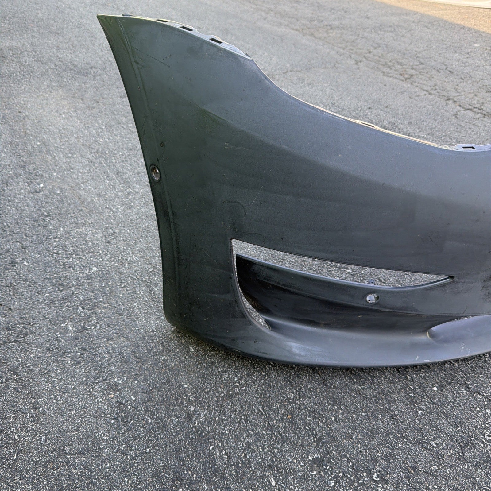 OEM 2019-2023 Tesla Model 3 Front Bumper Cover Assembly w/sensors 1084168-S0-E