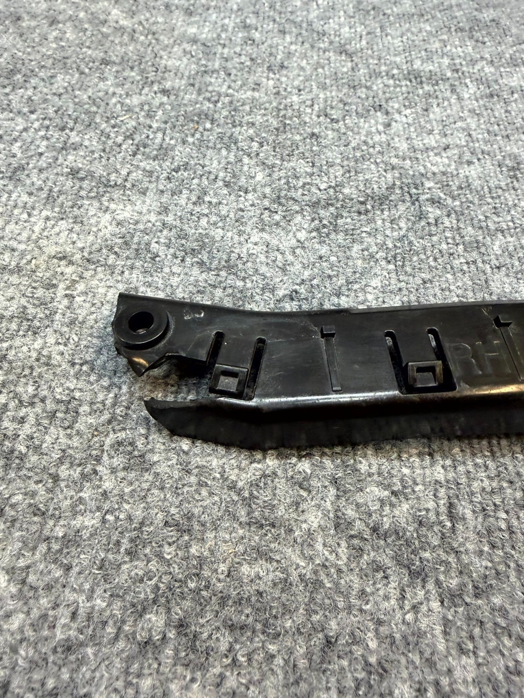 2020 - 2024 TESLA MODEL Y FRONT FENDER BUMPER BRACKET SUPPORT OEM, 1493771-00-B