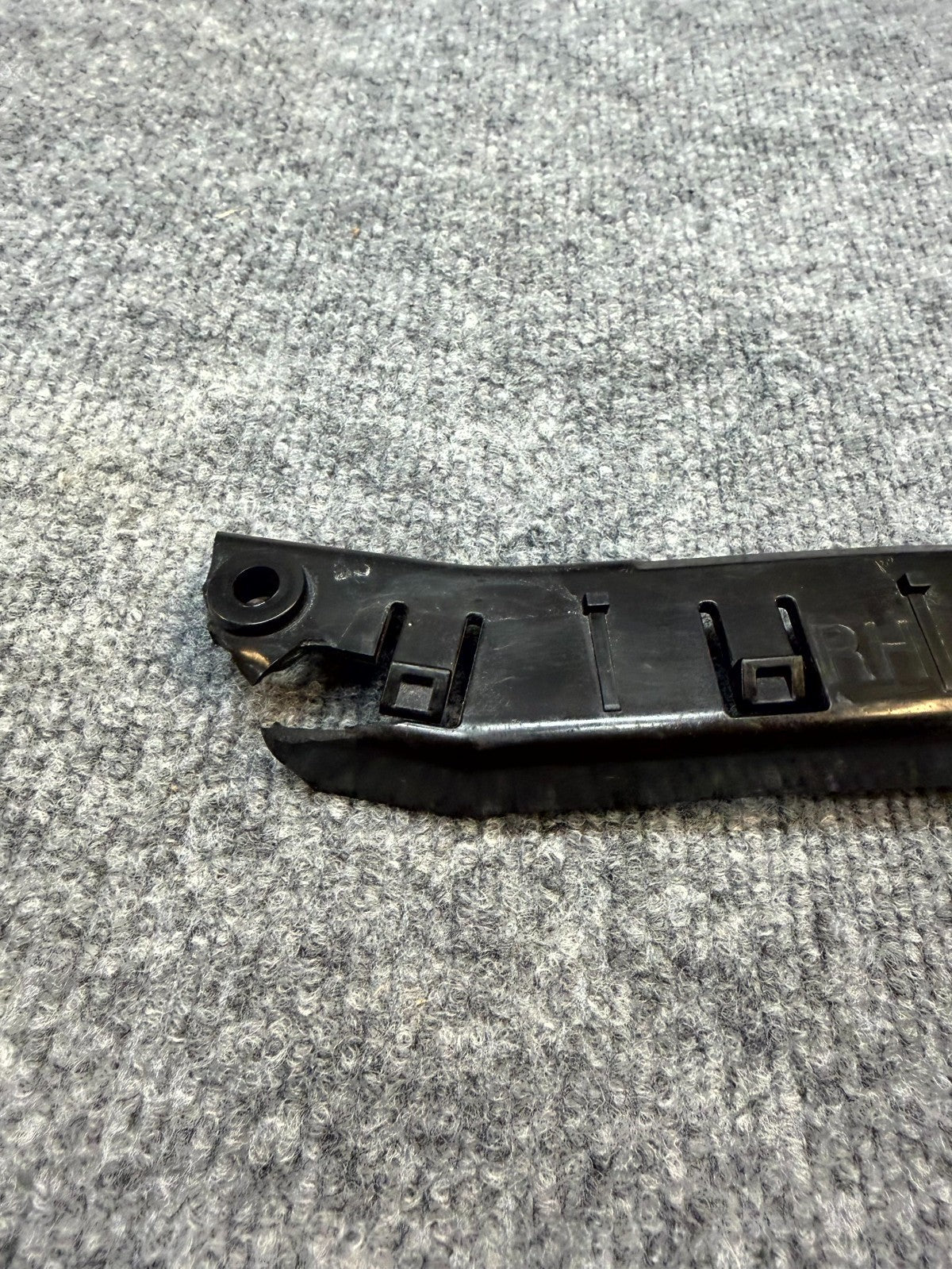 2020 - 2024 TESLA MODEL Y FRONT FENDER BUMPER BRACKET SUPPORT OEM, 1493771-00-B