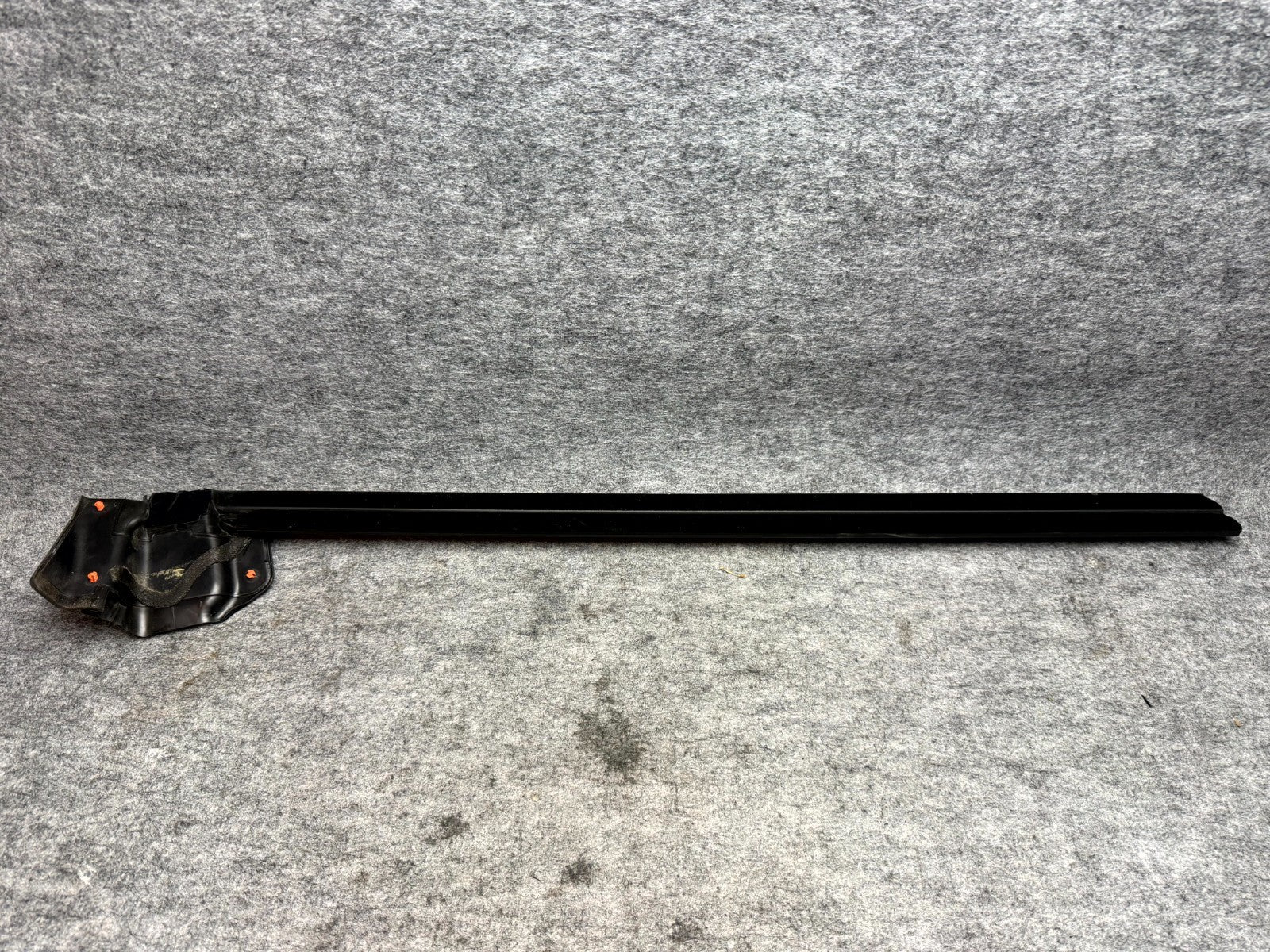 ♦️2017-2023 TESLA MODEL 3 FRONT RIGHT DOOR INNER WEATHERSTRIP OEM, 1090495-00-E
