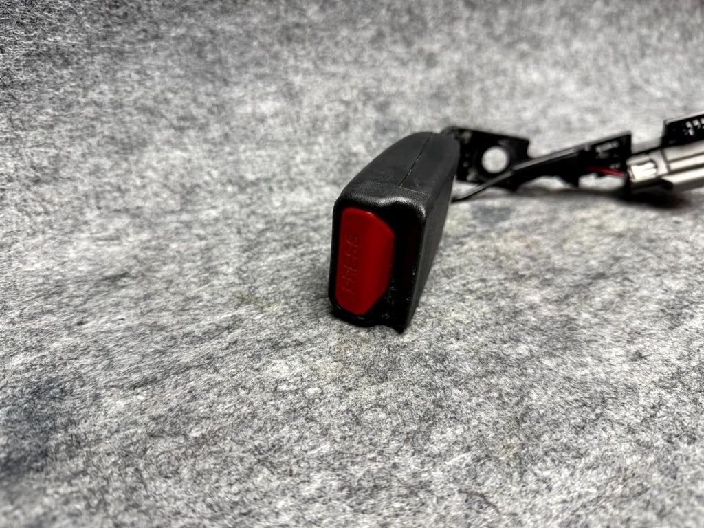 ♦️2017-2023 TESLA MODEL 3 REAR LEFT 2ND ROW SEAT BELT BUCKLE OEM, 1085939-01-E
