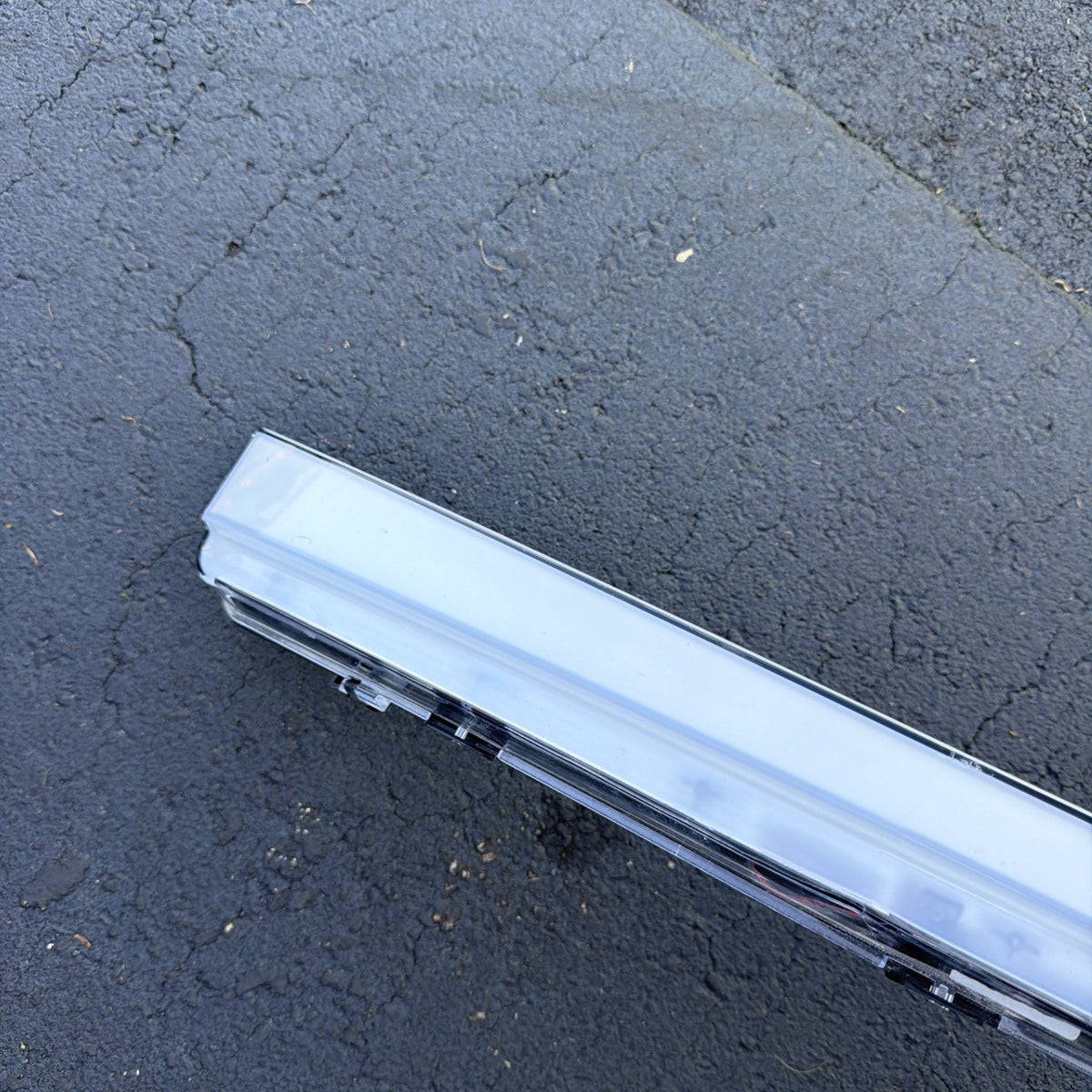 2024-2026 TESLA CYBERTRUCK FRONT CENTER DRL LIGHT LAMP BAR LED OEM 1806407-00-F