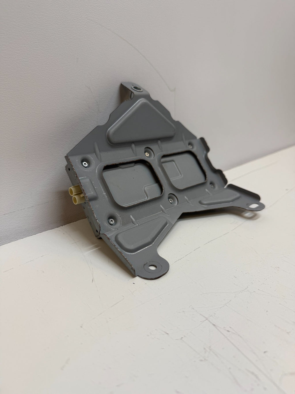 2020-2023 TESLA MODEL Y RADIO RECEIVER MODULE 1527974-00-D