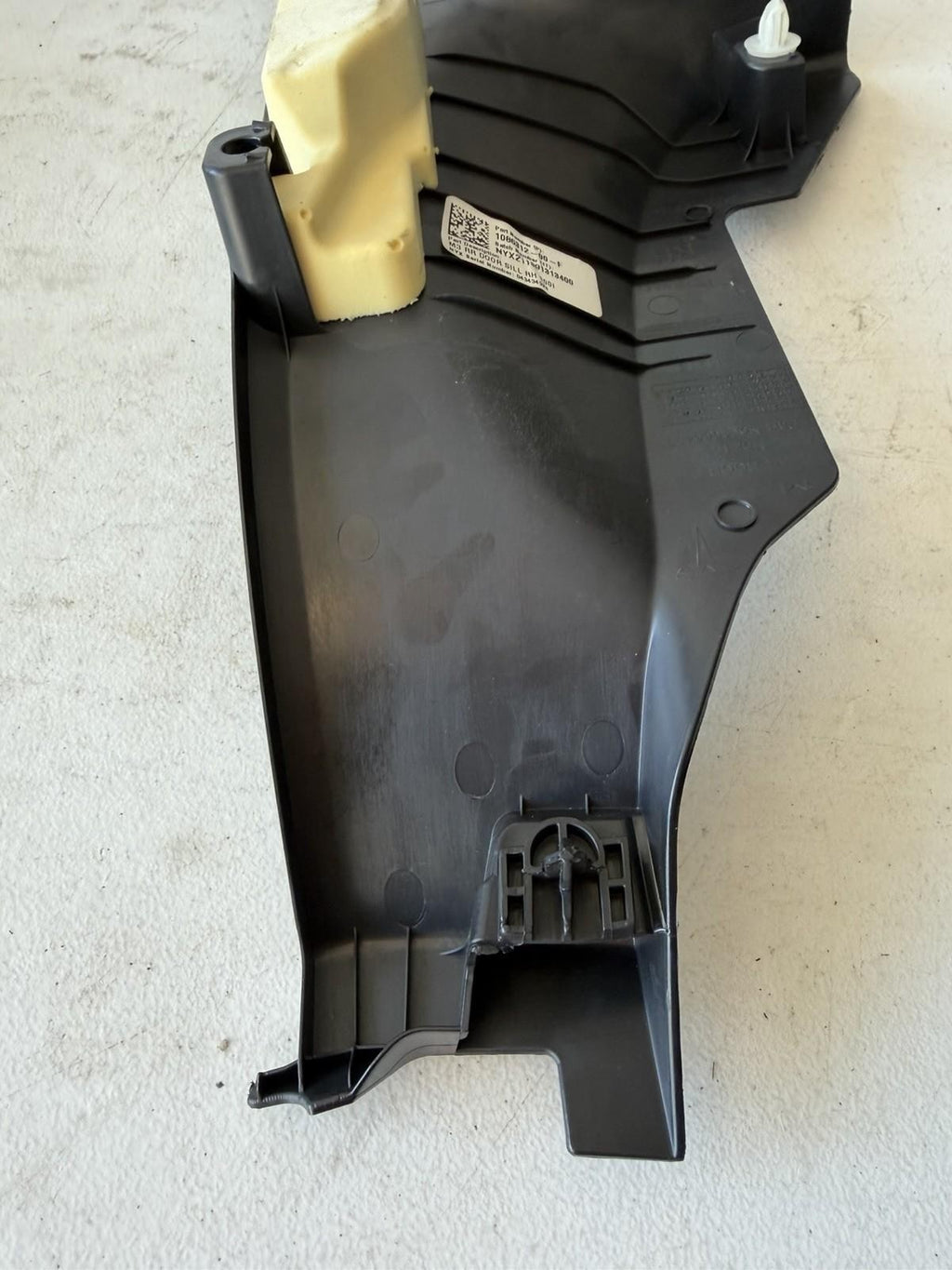 ♦️17–23 TESLA MODEL 3 REAR RIGHT SIDE DOOR SILL SCUFF PLATE OEM, 1086312-00-F